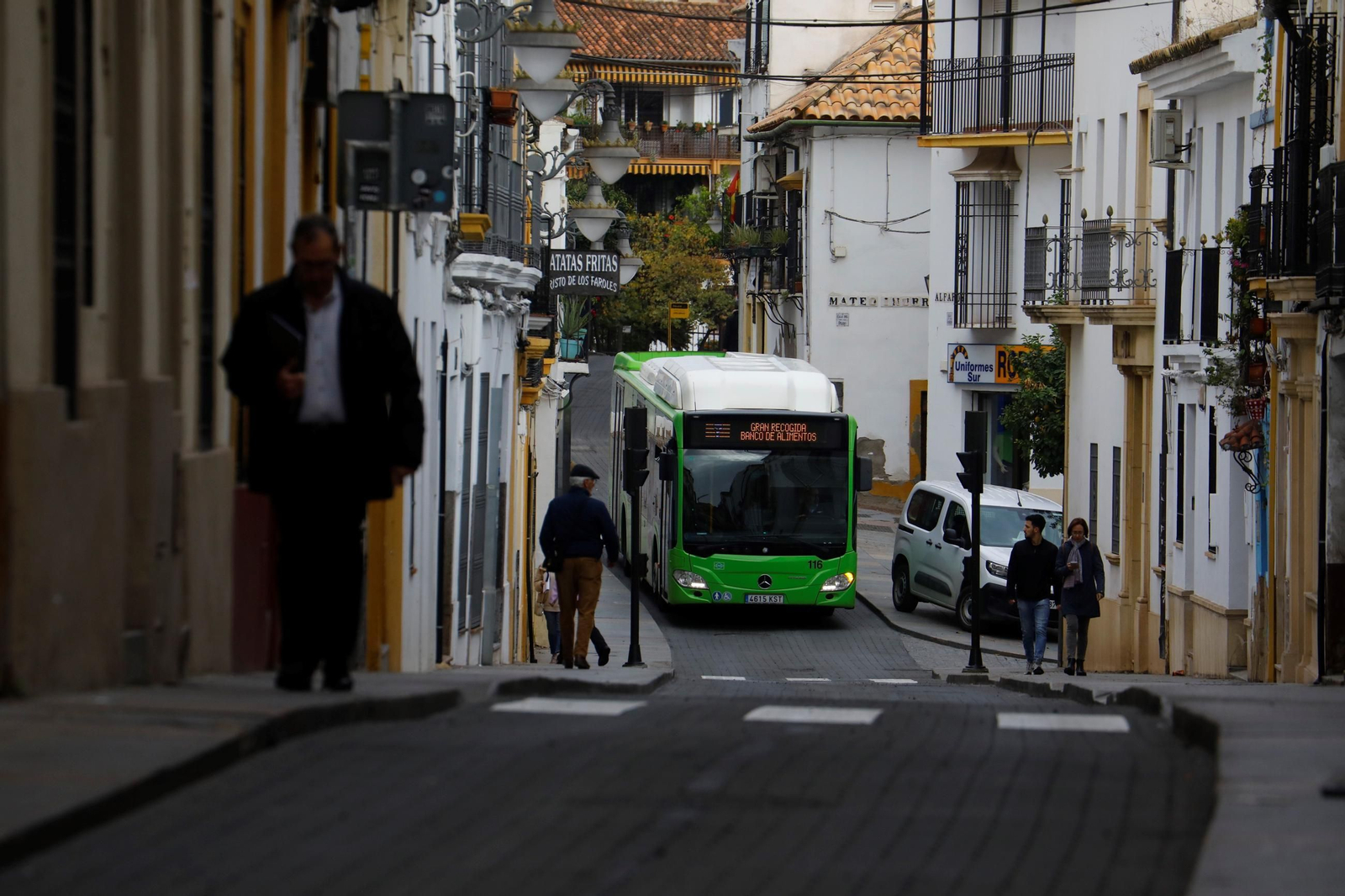 Las imágenes de la reapertura al tráfico de la calle Alfaros