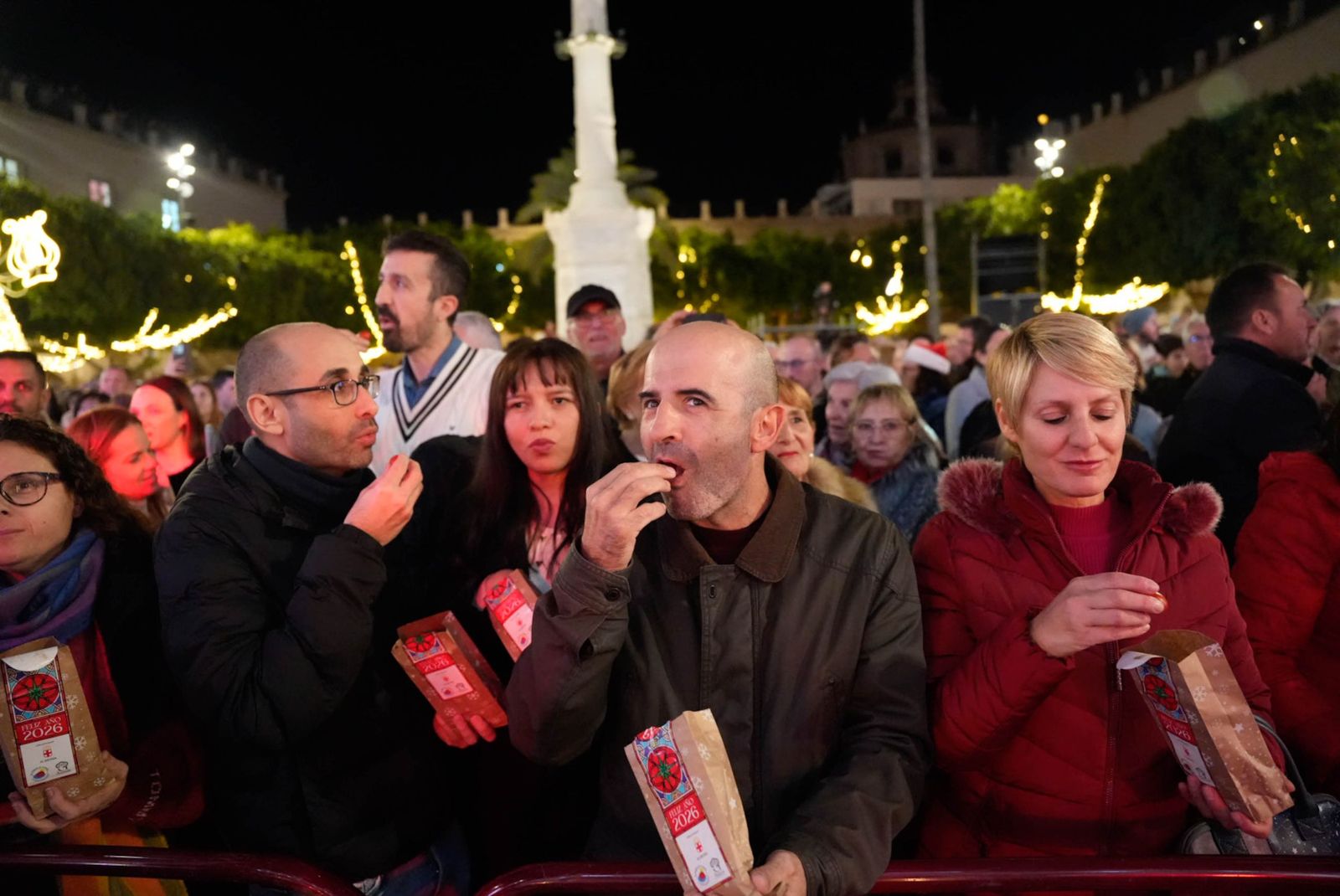 Almería despide con los 12 tomates cherry de la suerte el año 2025