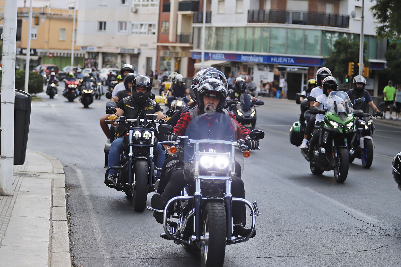 Las motos del club Descubridores toman las calles de Huelva