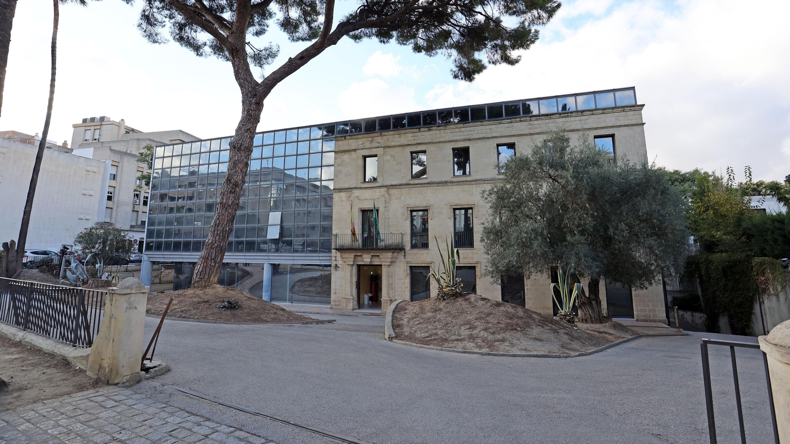 Edificio que alberga la sede jerezana de la Audiencia Provincial.