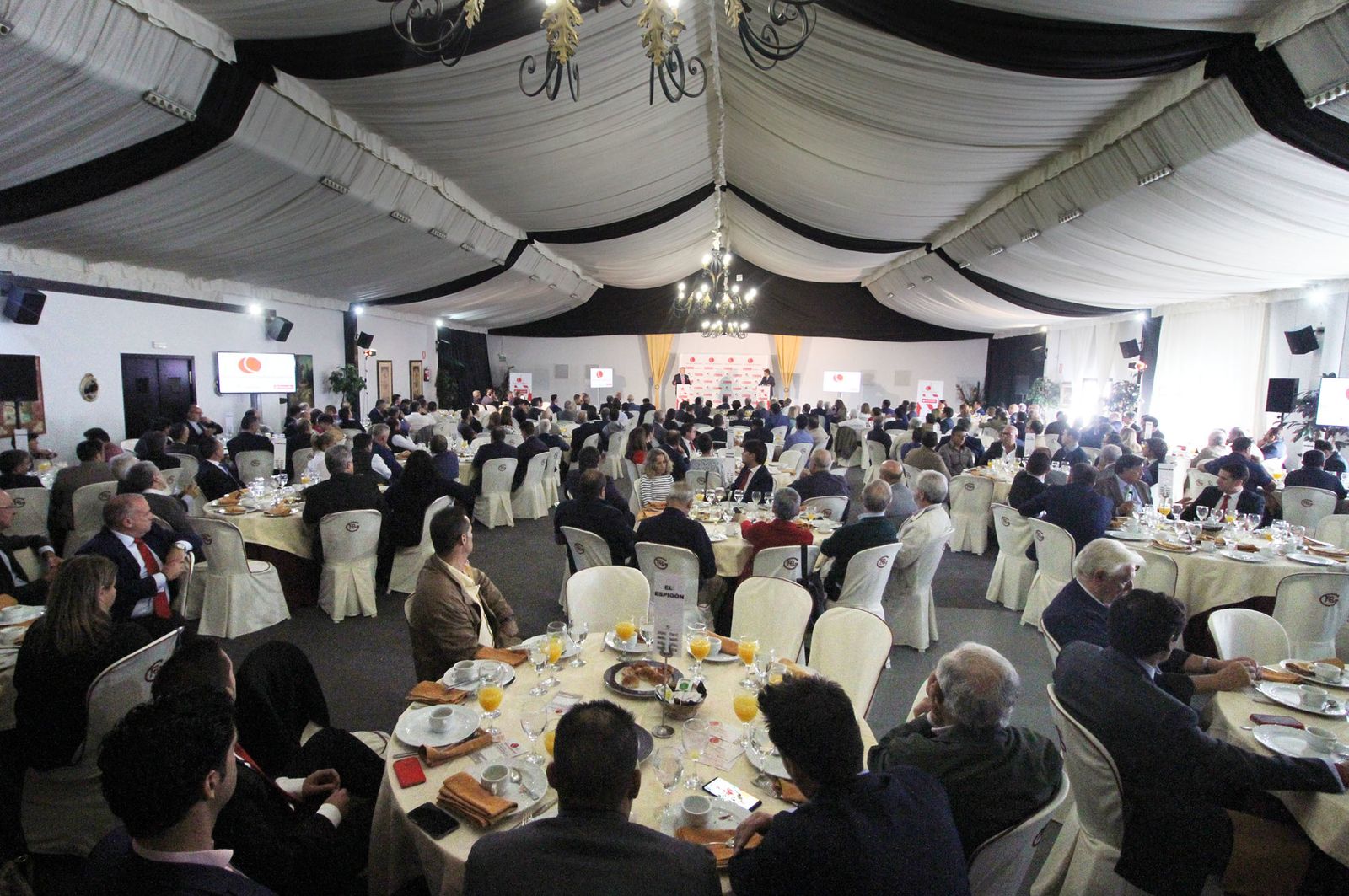 Imágenes del Desayuno Informativo del Grupo Joly con Javier Targhetta