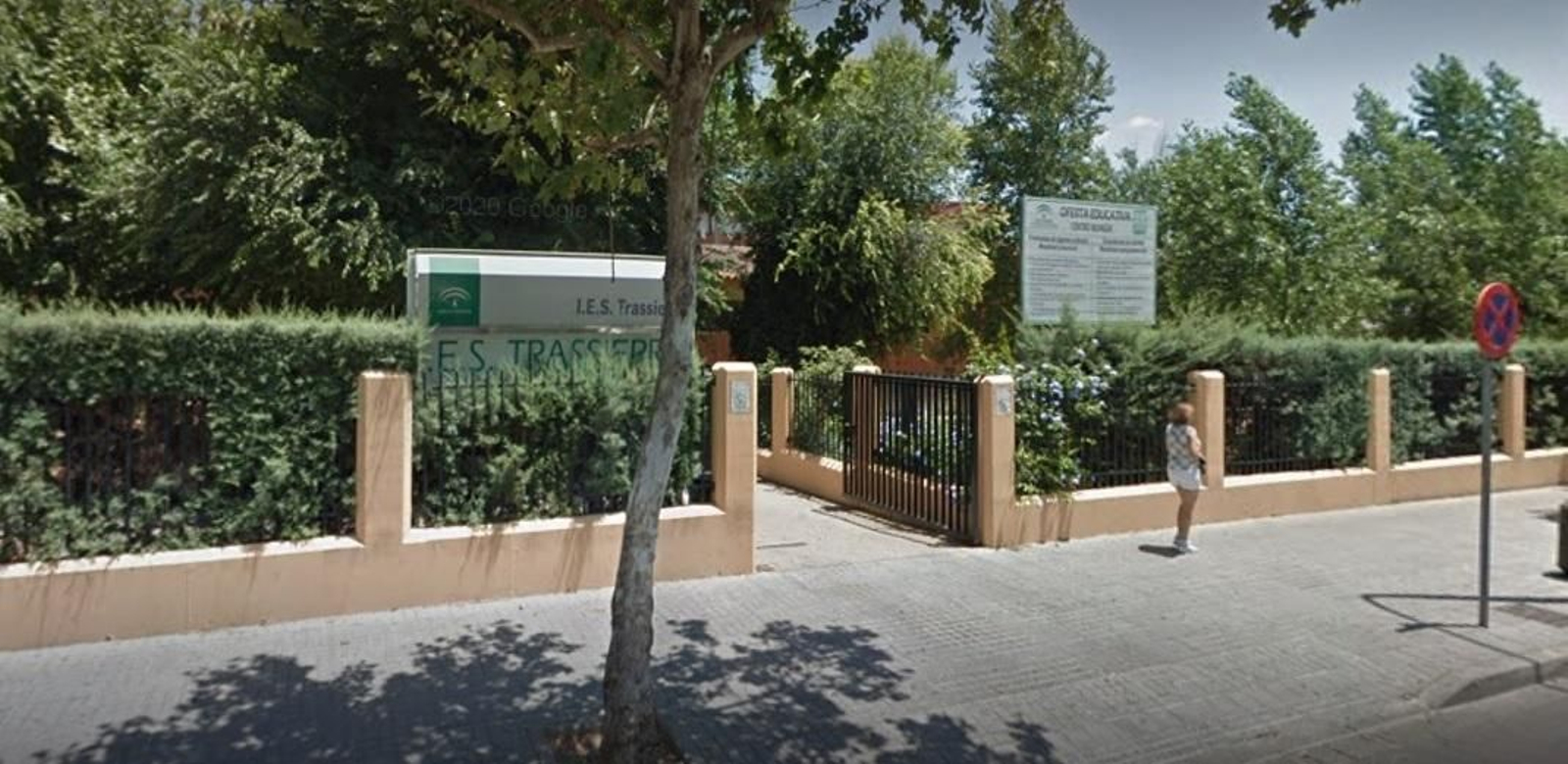 Entrada al instituto Trassierra.