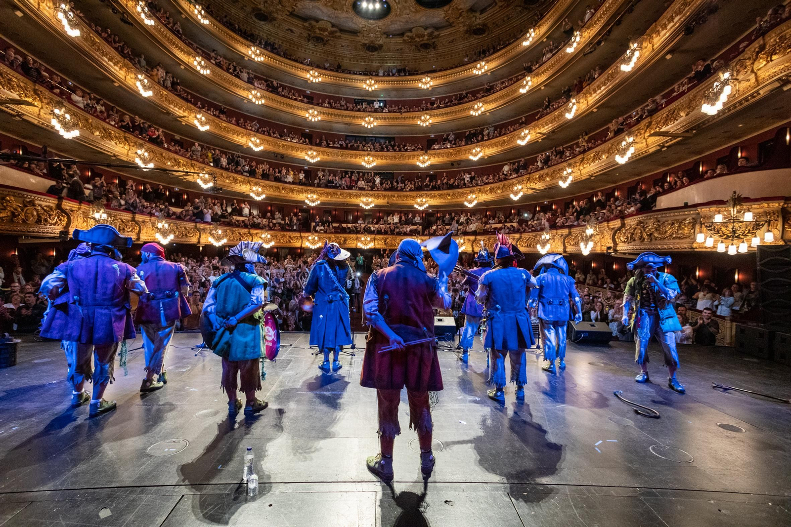 La chirigota 'La maldición de la lapa negra' cerro la jornada