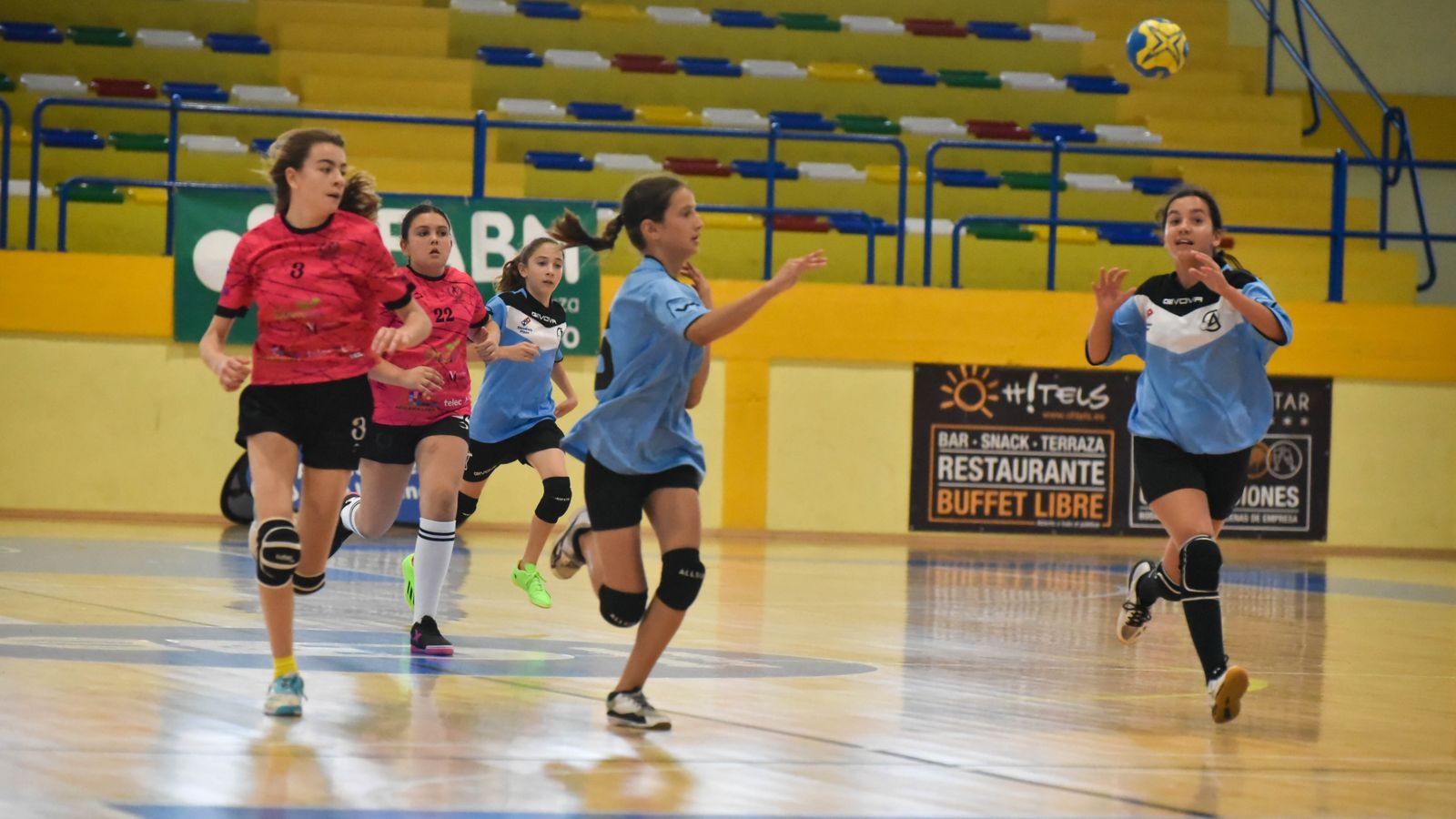 Las fotos de la segunda jornada del Cadeba de balonmano alevín de La Línea