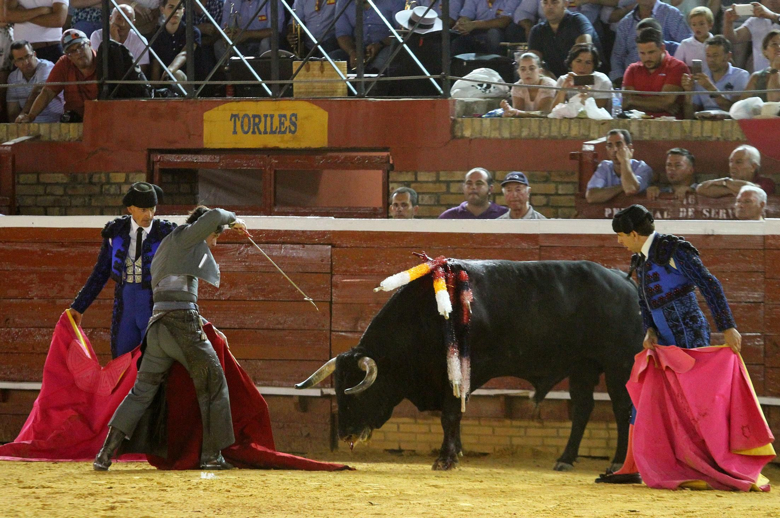 Imágenes de la corrida de rejones de Pablo Hermoso de Mendoza, Andrés Romero y Lea Vicens.