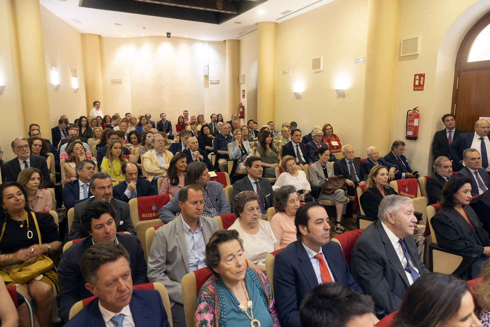 El penalista Francisco Baena Bocanegra recibe la medalla al mérito de la Abogacía Española. El penalista Francisco Baena Bocanegra recibe la medalla al mérito de la Abogacía Española.