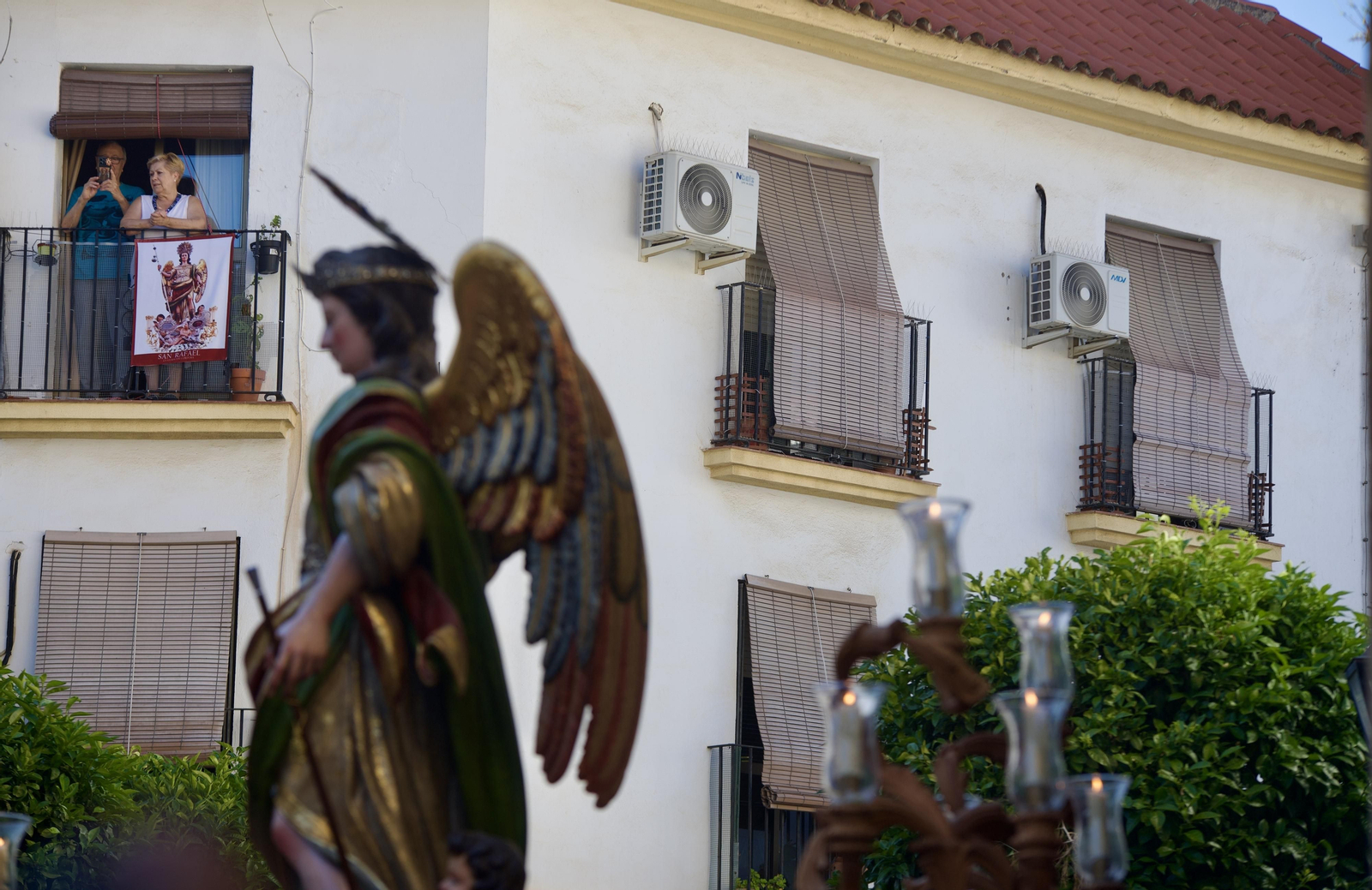La procesión de San Rafael, el custodio de Córdoba, en imágenes