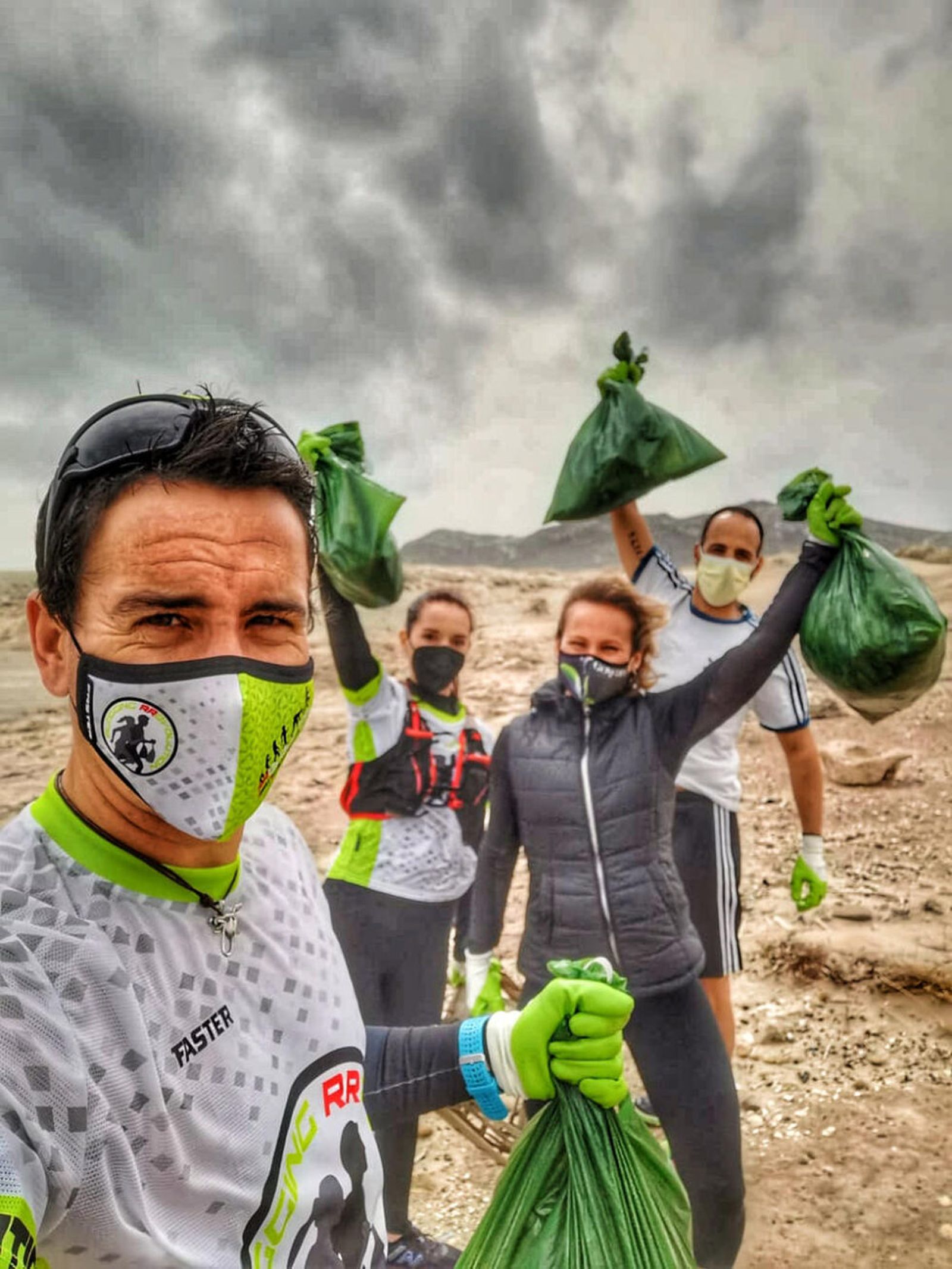 El plogging llega al Parque Natural Cabo de Gata-Níja con vitalidad