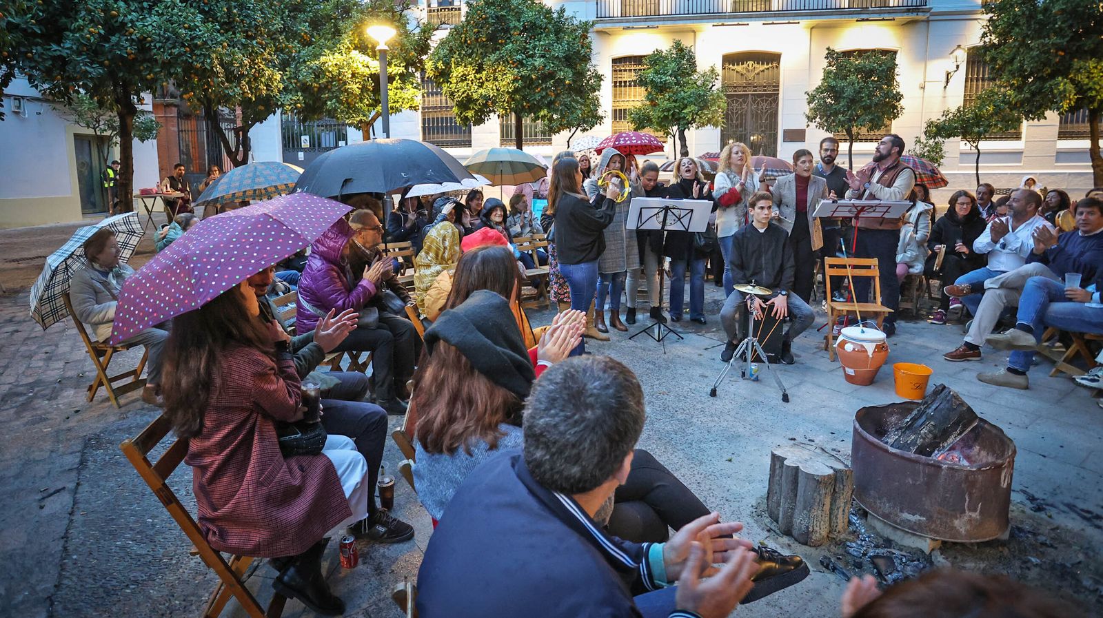 Zambomba en la Plaza del Banco.