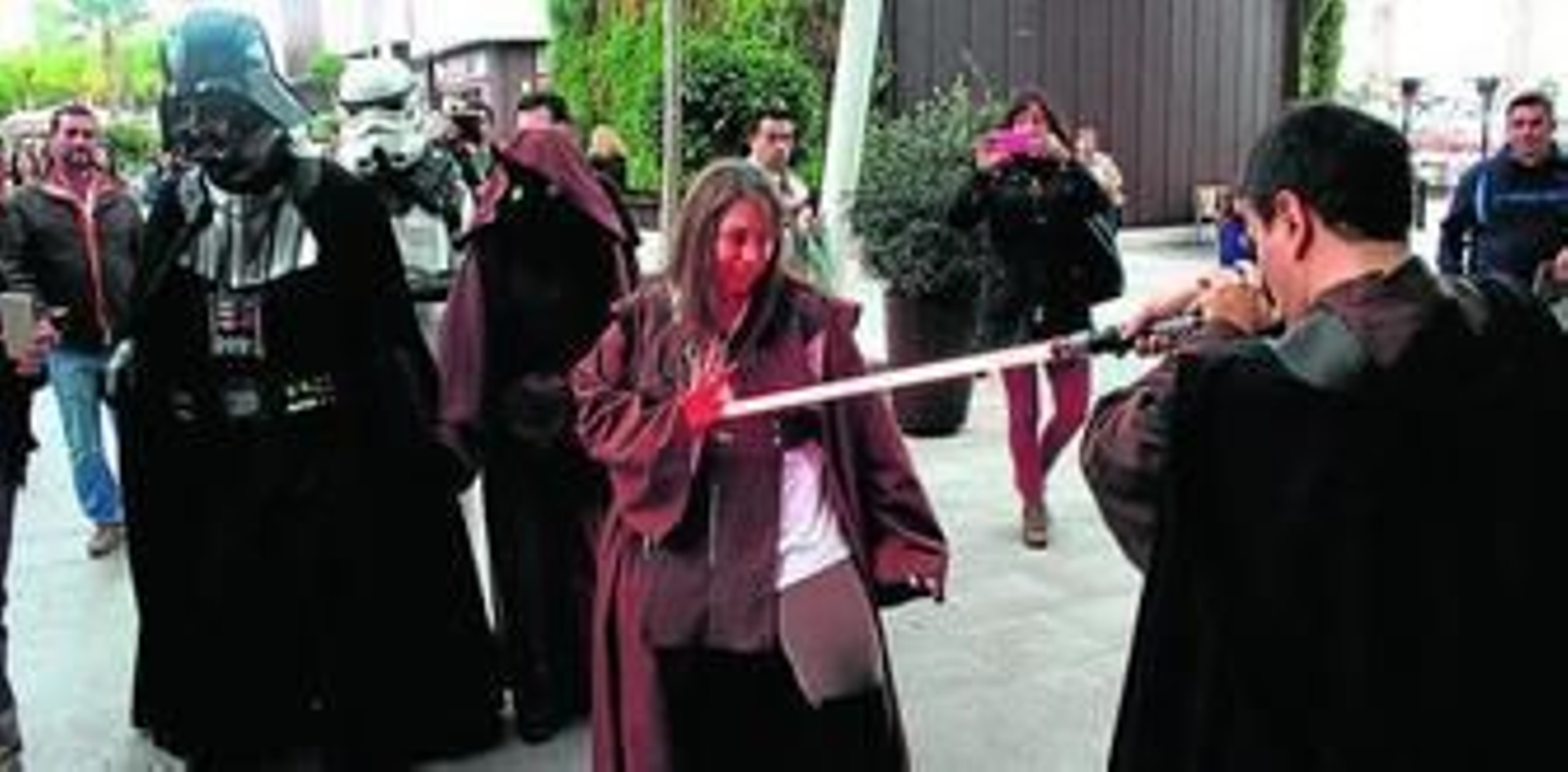 Animación y exposición de 'La guerra de las galaxias' inaugurada ayer en el centro comercial Holea.