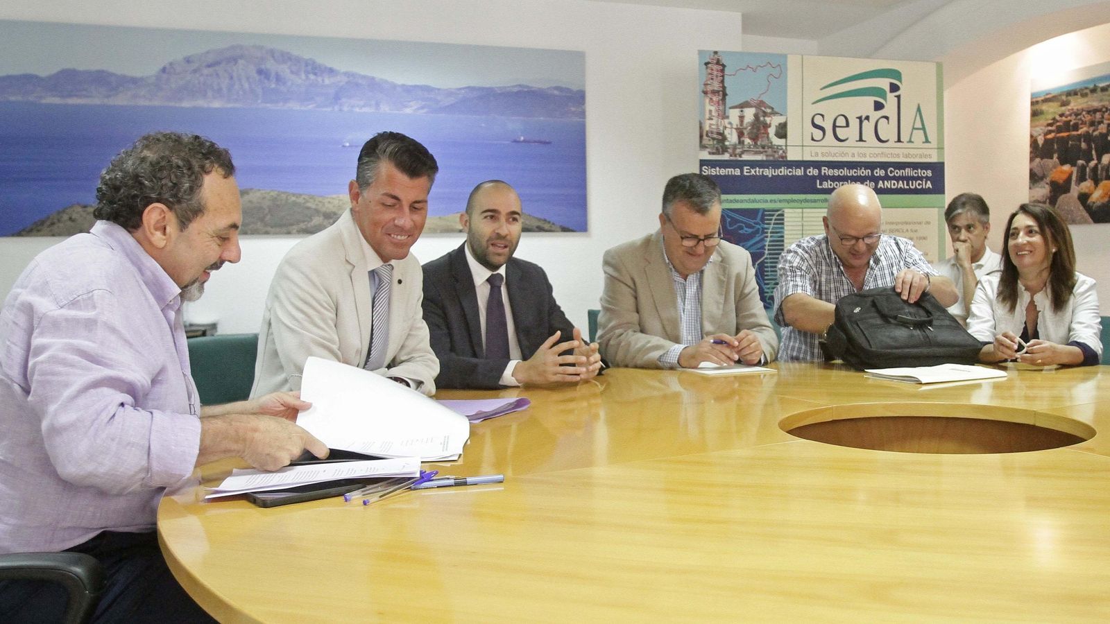 Firma del acuerdo sectorial del amarre ante el Sercla, en junio de 2016.