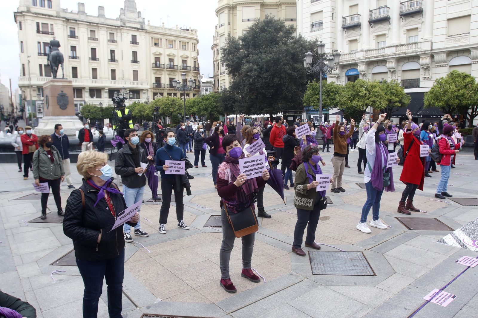 Concentración por el 8-M en Las Tendillas.