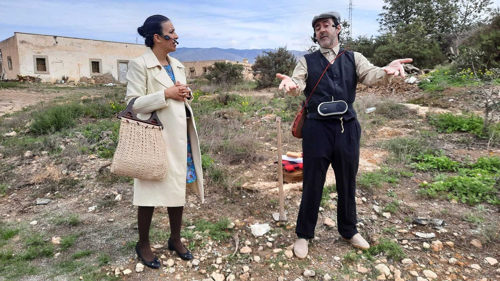 Ataviado con su bota de vino y un buen trozo de pan para echar la jornada.