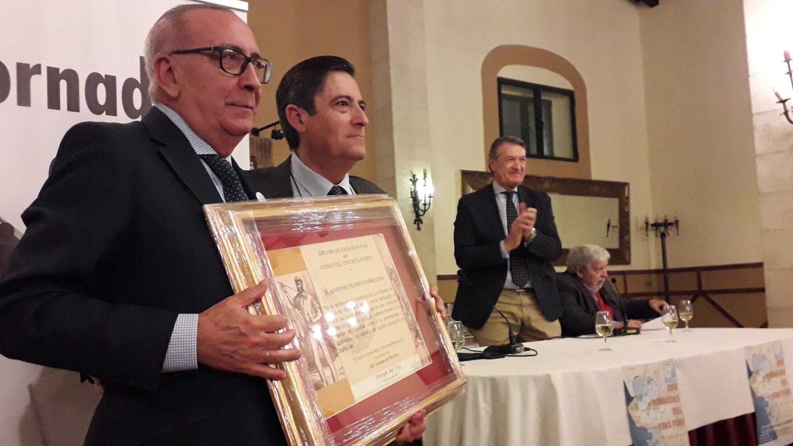 Antonio Flores Pedregosa fue nombrado socio de honor del Ateneo del Vino.