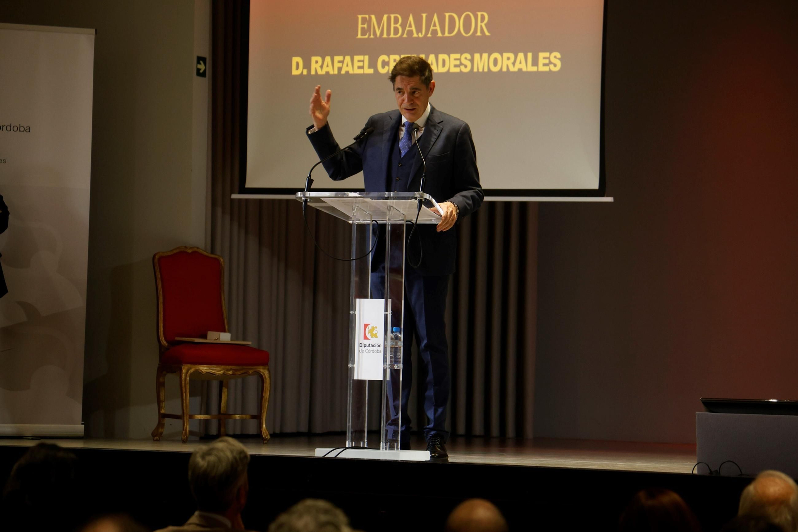 El Cordobés, cofrade de honor de la Cofradía Gastronómica del Rabo de Toro