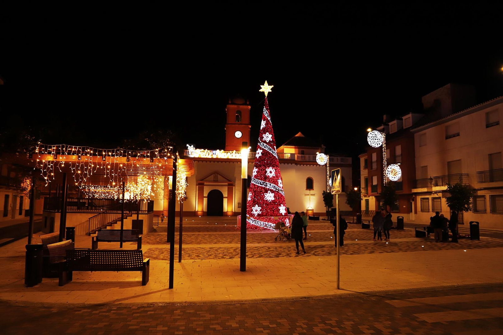 La Plaza de Andalucía de Huétor Tájar iluminada en años anteriores.