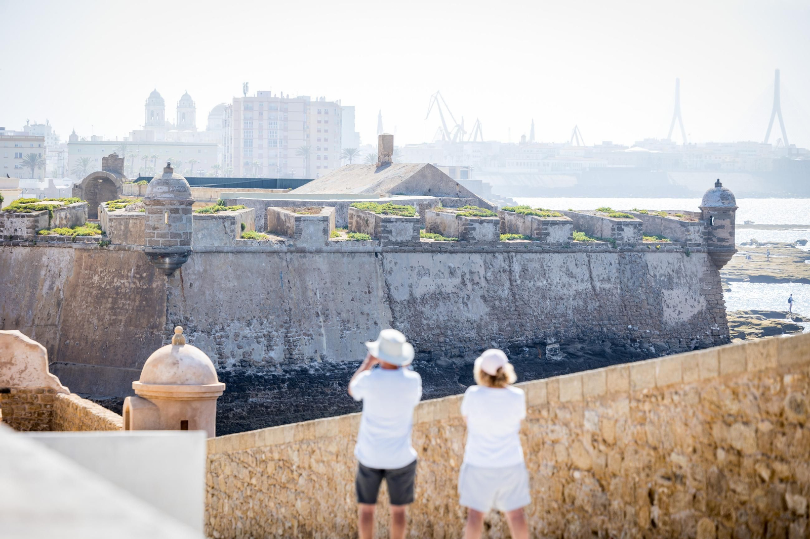 Imágenes del estado del castillo de San Sebastián de Cádiz