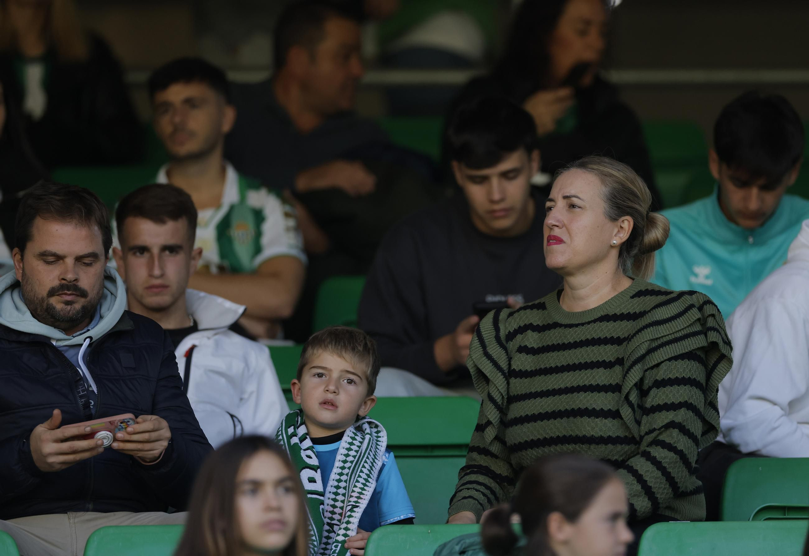 Búscate en las fotos del Betis - Barcelona