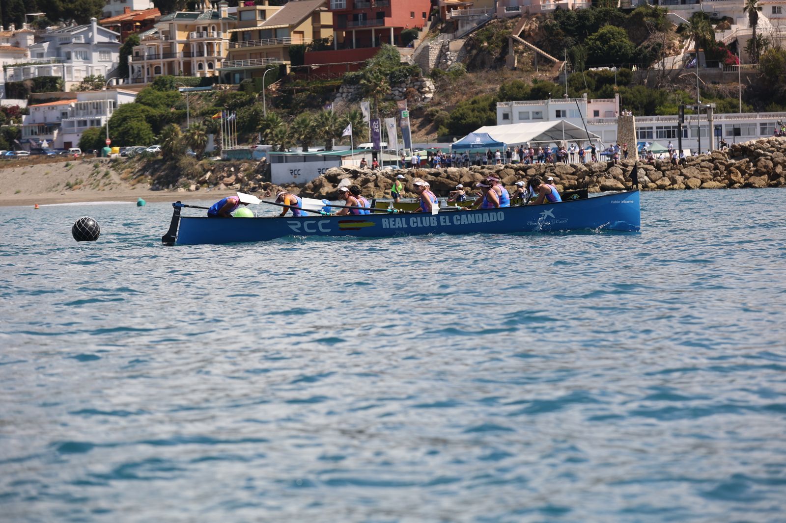 Más de 100 mujeres supervivientes de cáncer participan este sábado en una Regata Nacional en Málaga