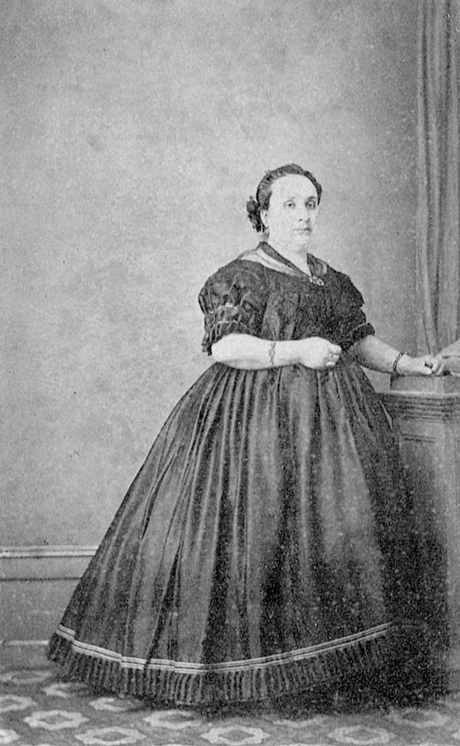 Retrato de señora. R. Andrey. San Fernando, 1865.