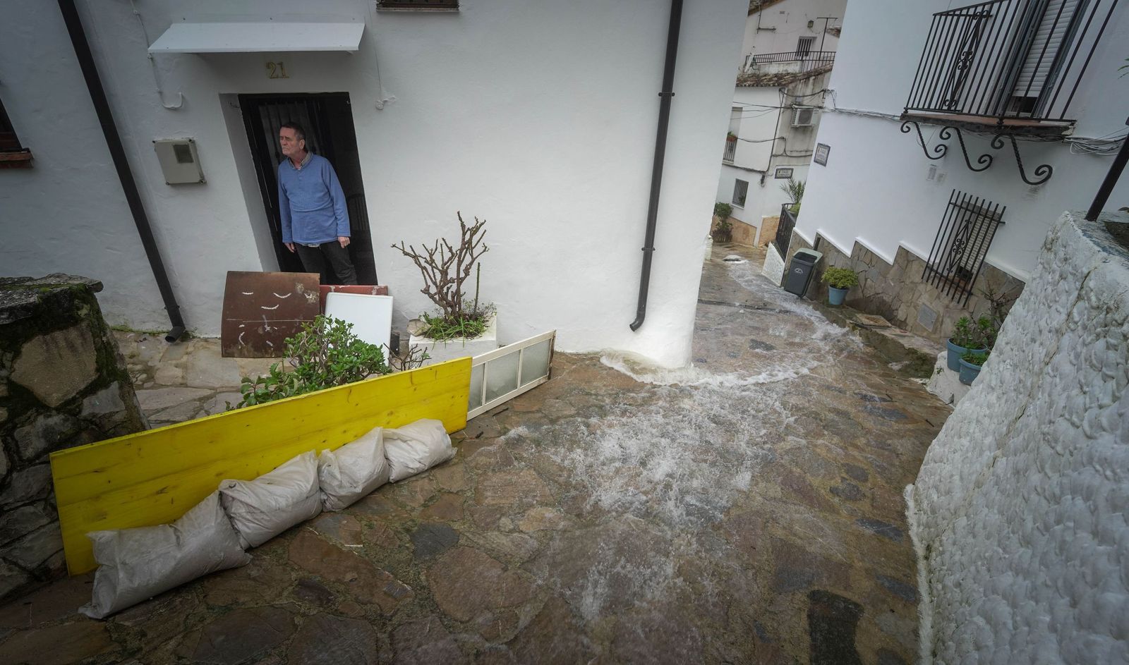 Imágenes de los torrentes de agua por las calles de Ubrique