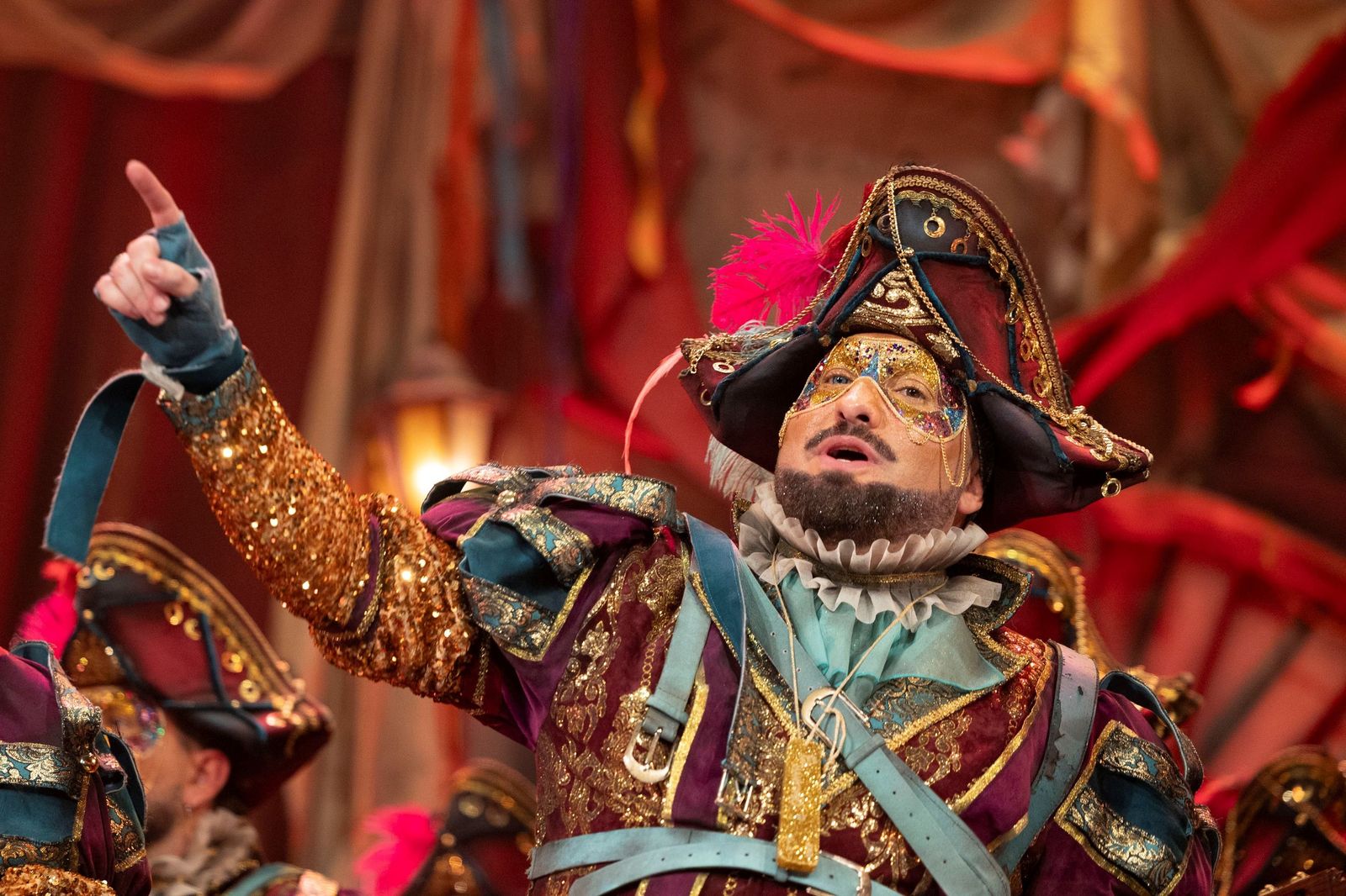 Jona en un momento de la actuación de su comparsa 'El manicomio'.