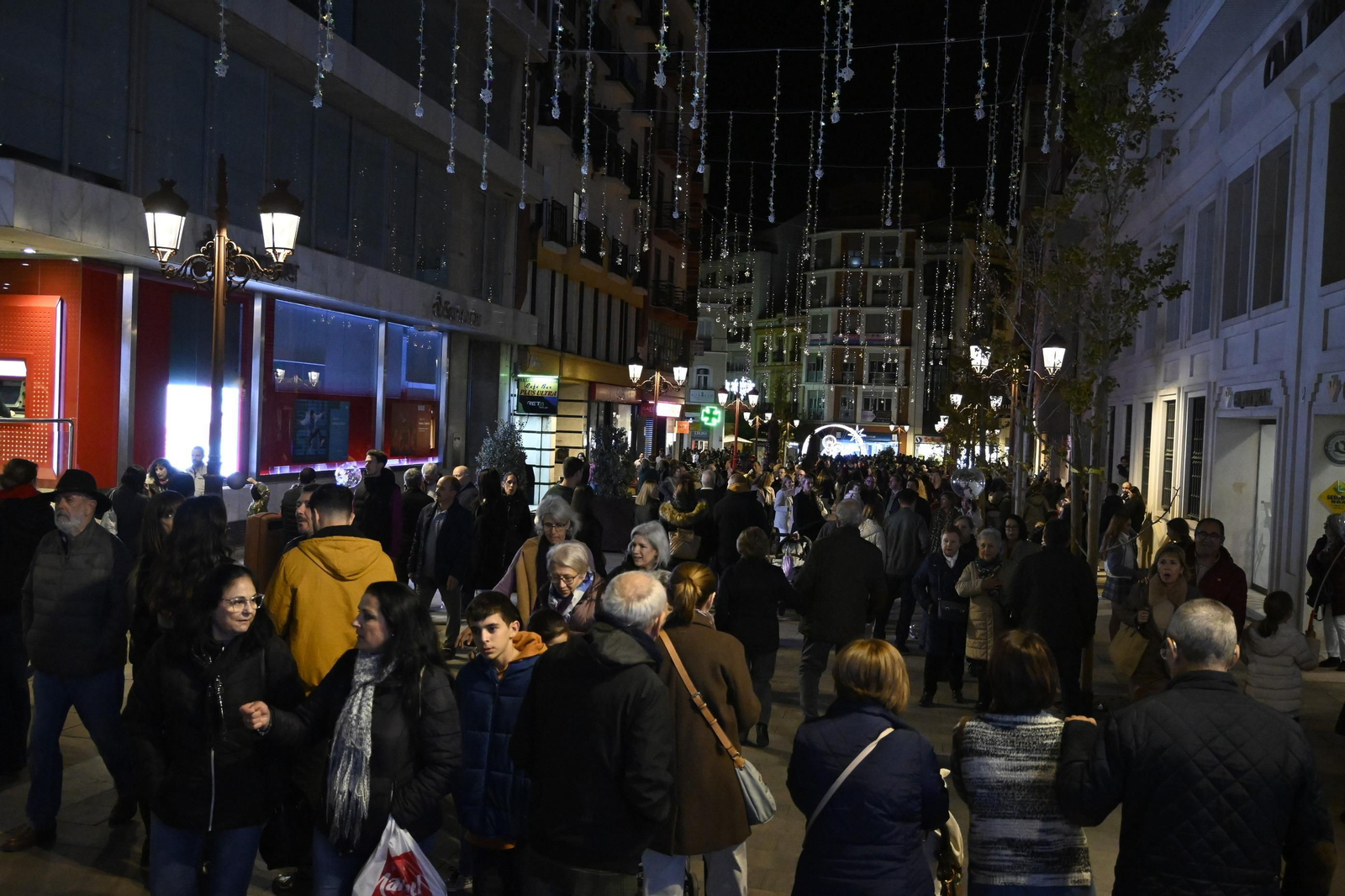 Imágenes del alumbrado navideño en las calles de Huelva