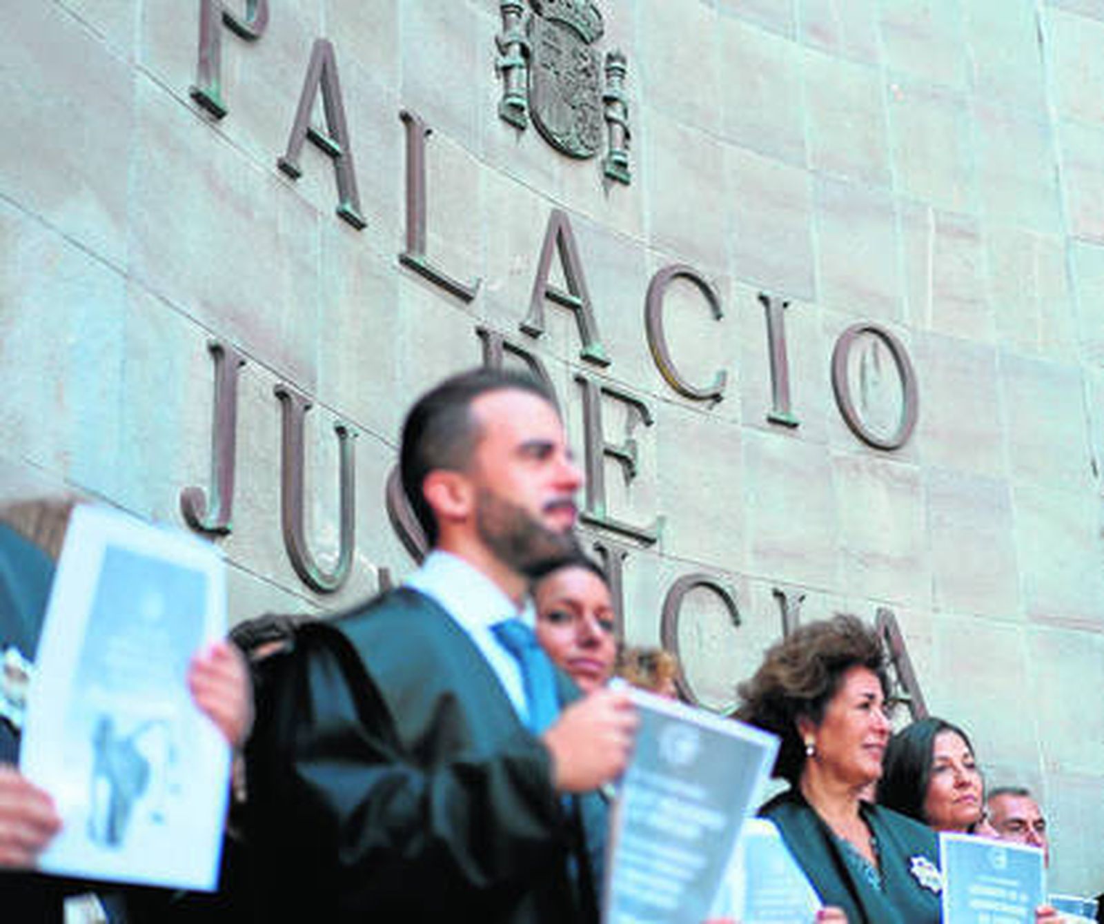 Manifestación en la Audiencia Provincial de Santa Cruz de Tenerife.