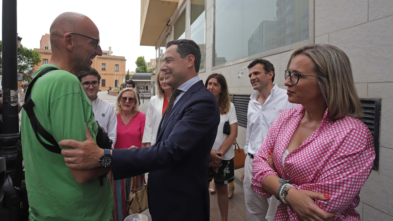 Fotos de la visita de Juanma Moreno a La Línea