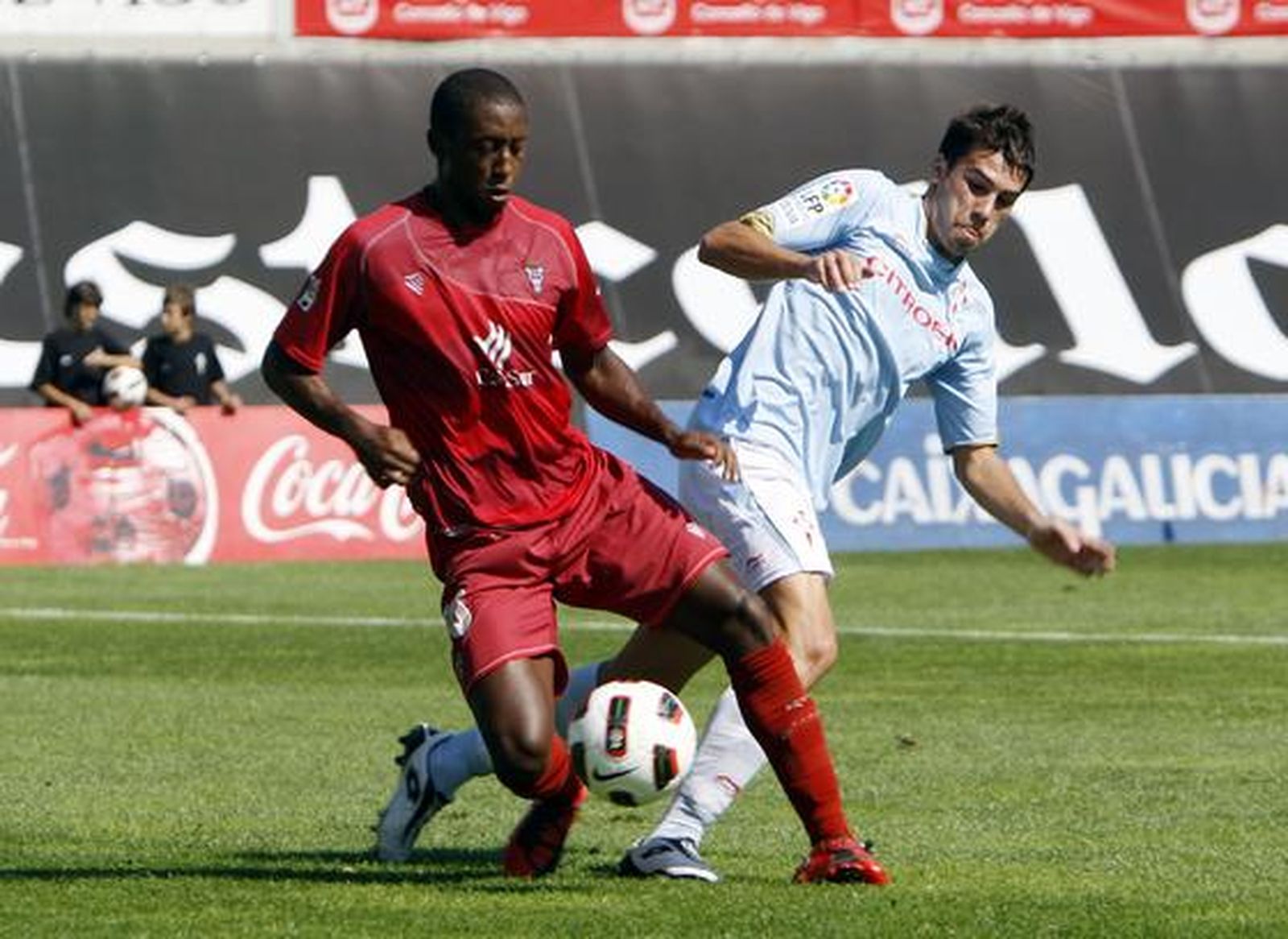 El Córdoba pierde ante el Celta de Vigo en Balaídos. / Marta G. Brea
