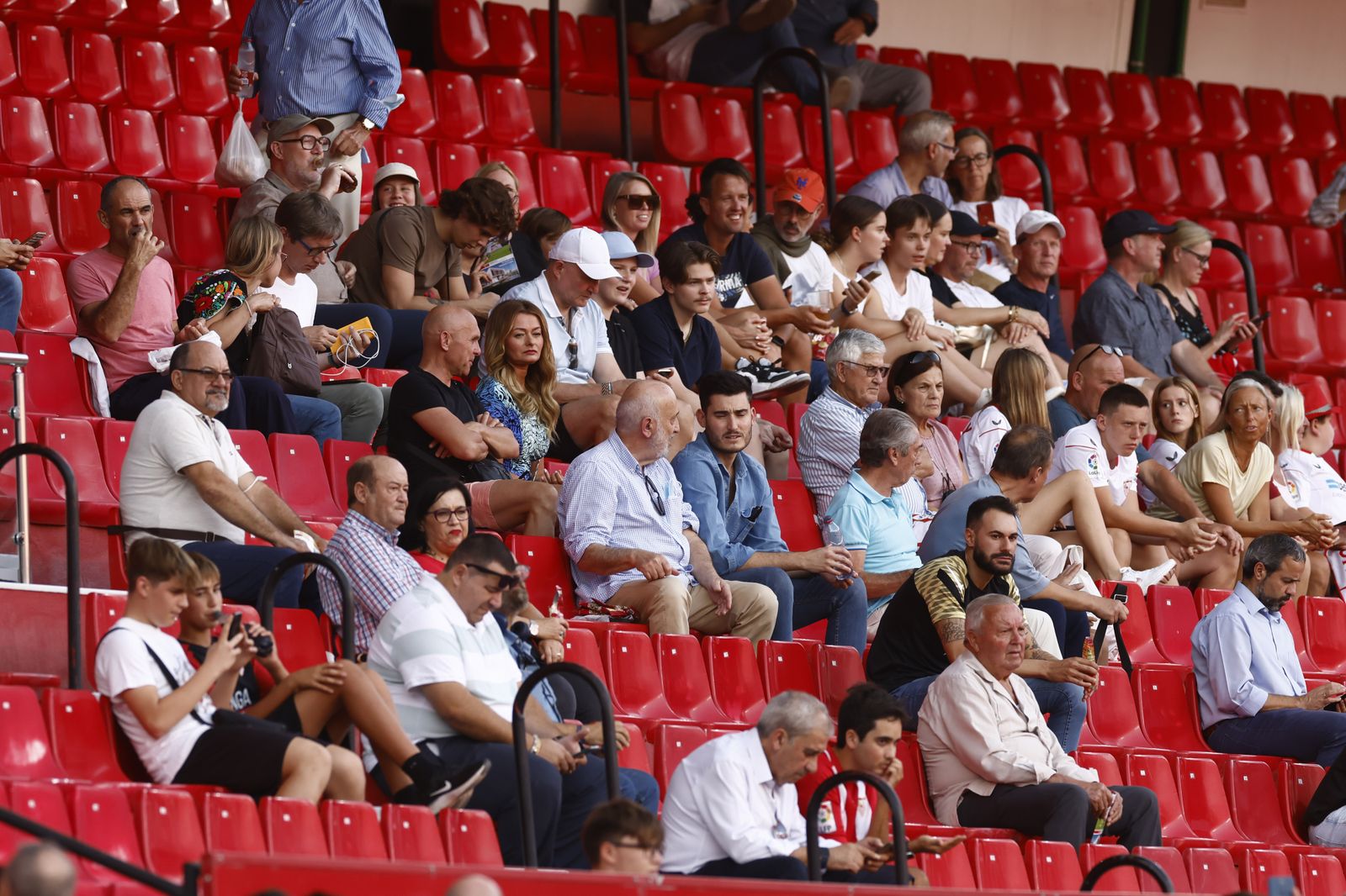 Búscate en las fotos del Sevilla-Valencia