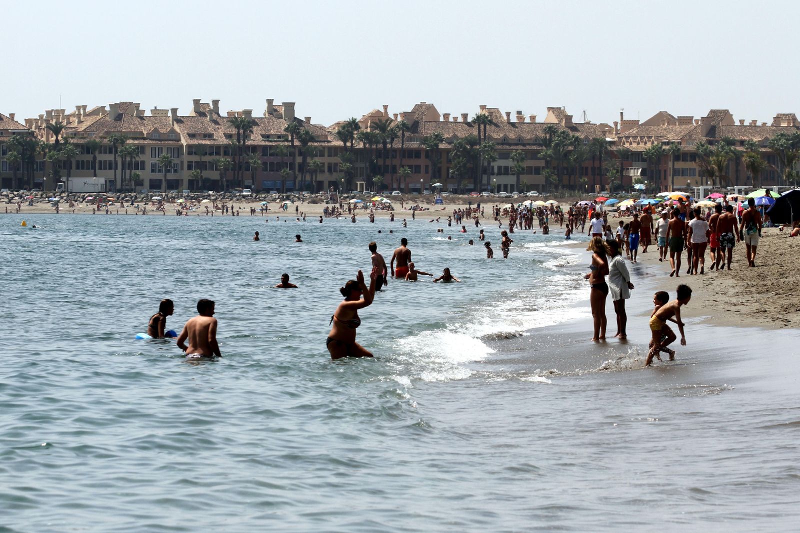La playa de Torreguadiaro, en la que hace dos años llegó un tiburón.