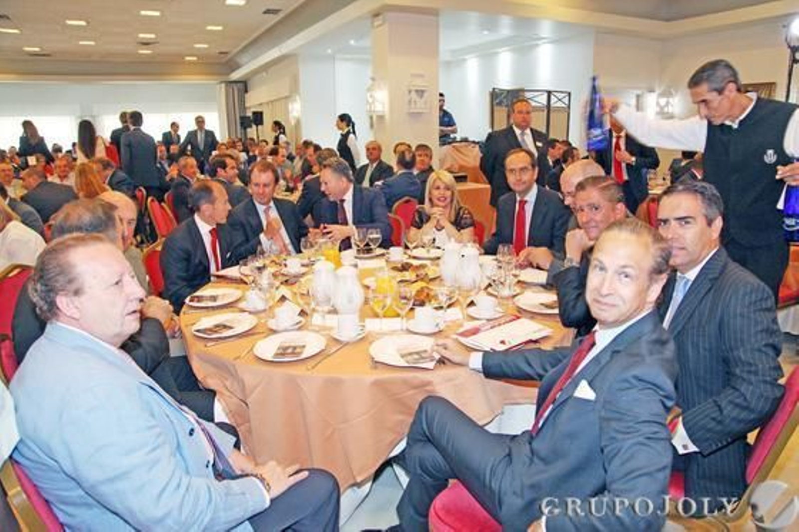 Rafael Padilla, el obispo José Mazuelos, Beltrán Domecq, Rami Aboukhair, Ignacio Osborne, José Joly, la alcaldesa Mamen Sánchez, Alberto Delgado, Javier Sánchez Rojas, Manuel Estrella, Rafael Navas y José Juan Pérez Tabernero.

Foto: Pascual · Vanesa Lobo