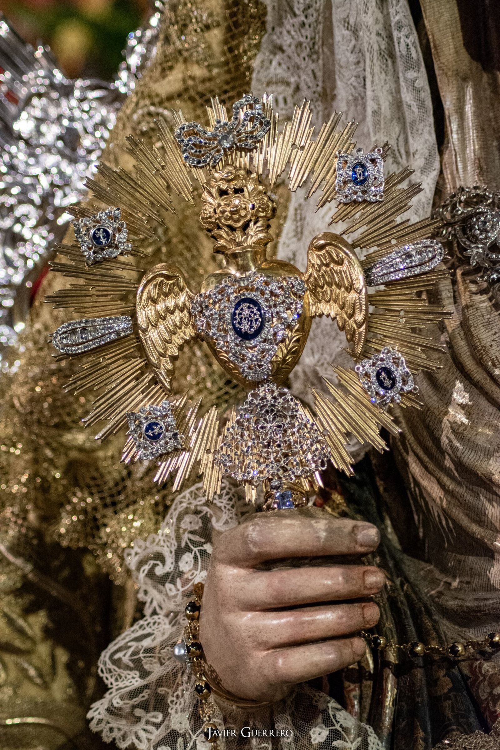 El corazón alado de la Virgen del Amparo