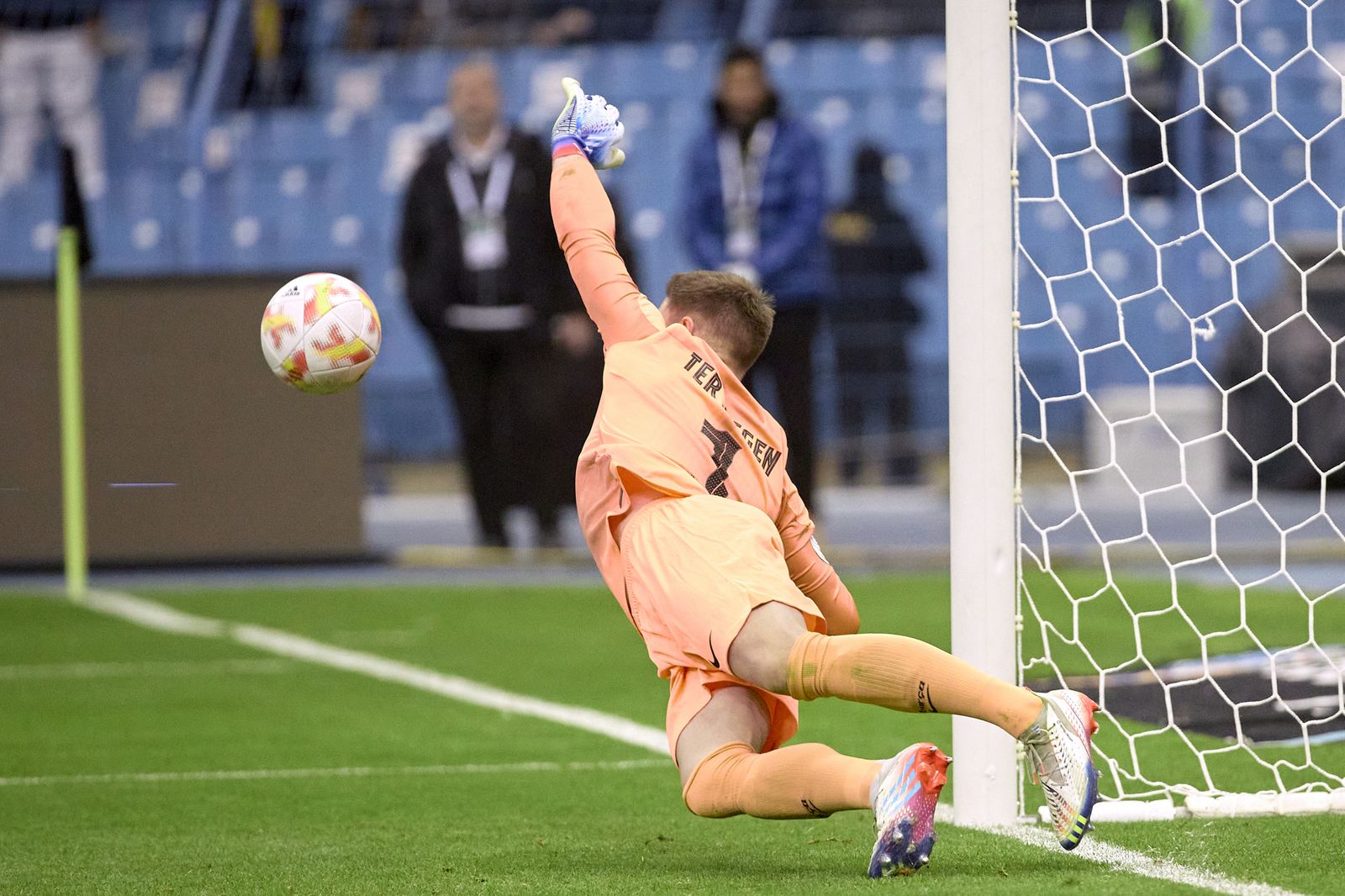 Las fotos de la prórroga y los penaltis del Betis - Barcelona