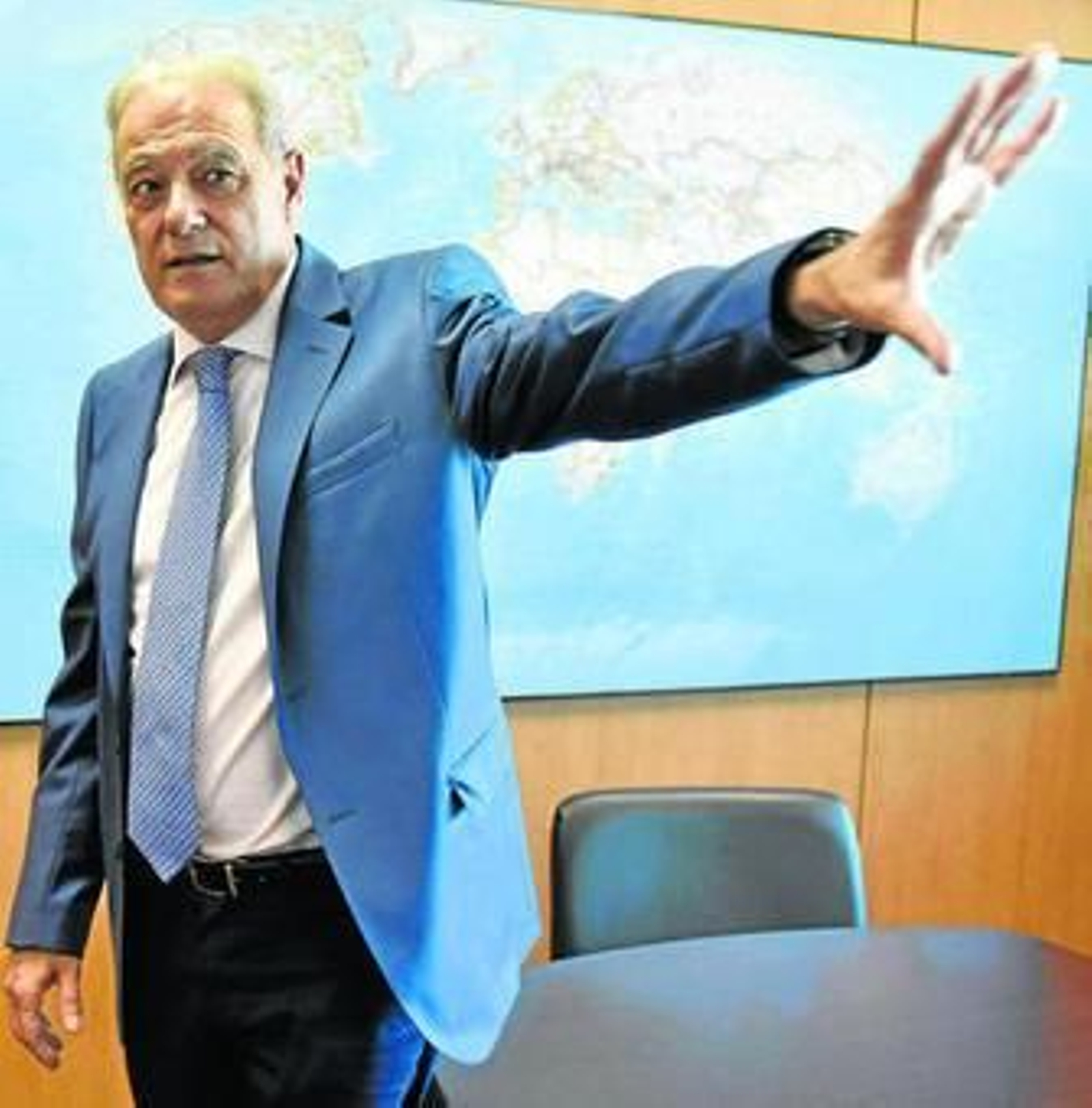 El empresario Ángel Ojeda en la sede de Prescal, en el polígono Aerópolis de Sevilla, durante la entrevista.