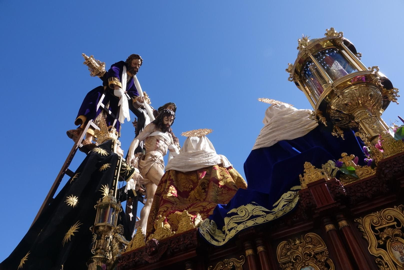 Las fotos de Descendimiento en el Viernes Santo de Málaga Las fotos de Descendimiento en el Viernes Santo de Málaga