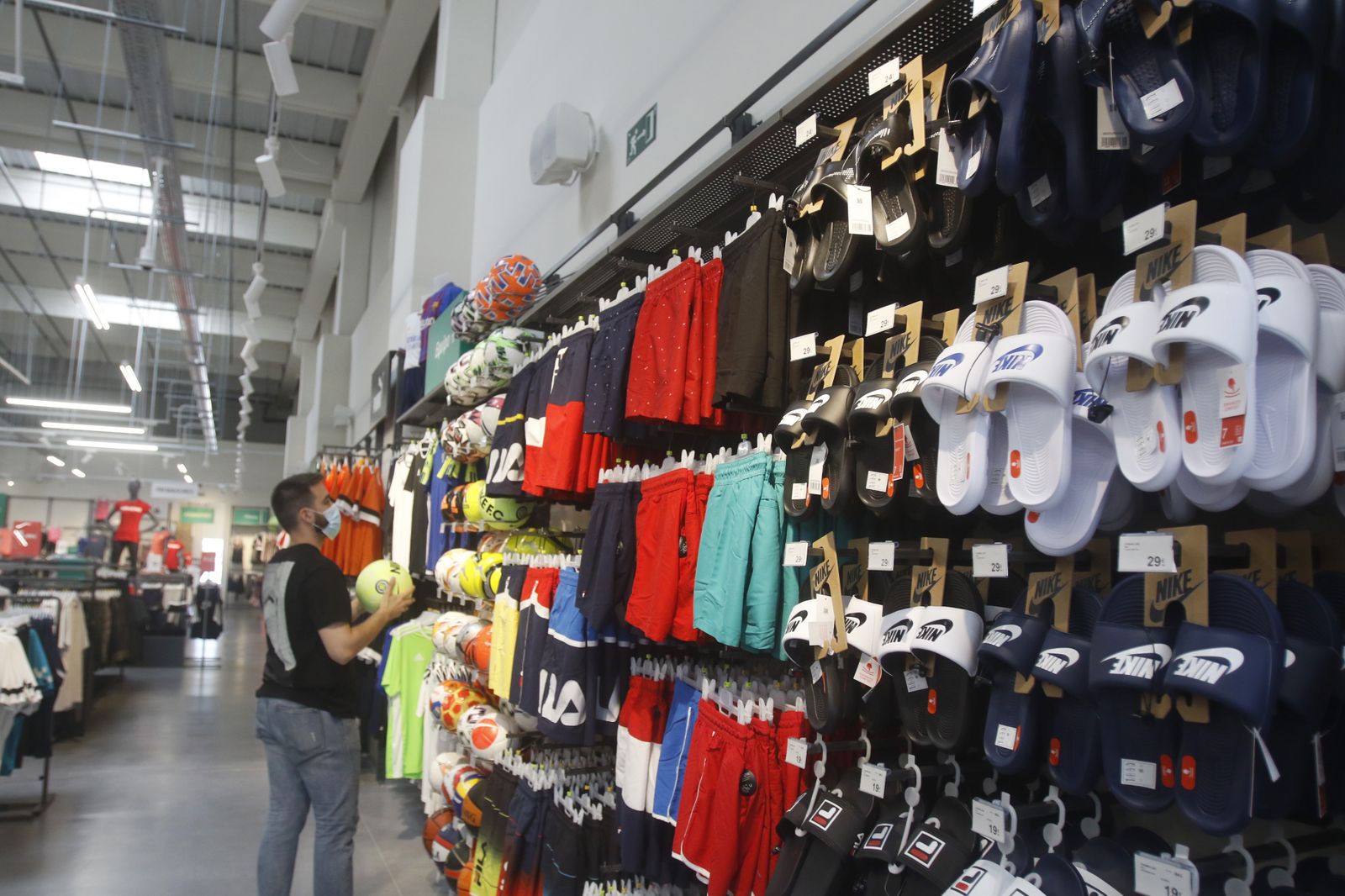 La apertura del parque comercial Los Patios de Azahara en Córdoba, en fofografías