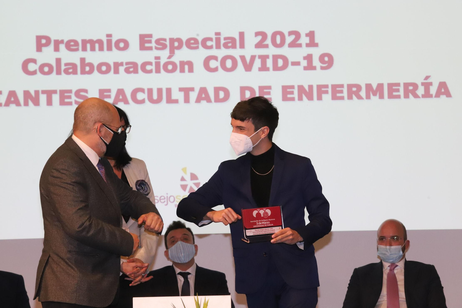 Imágenes de la entrega de premios de la Asociación de antiguos alumnos 3 de Marzo de la Universidad de Huelva