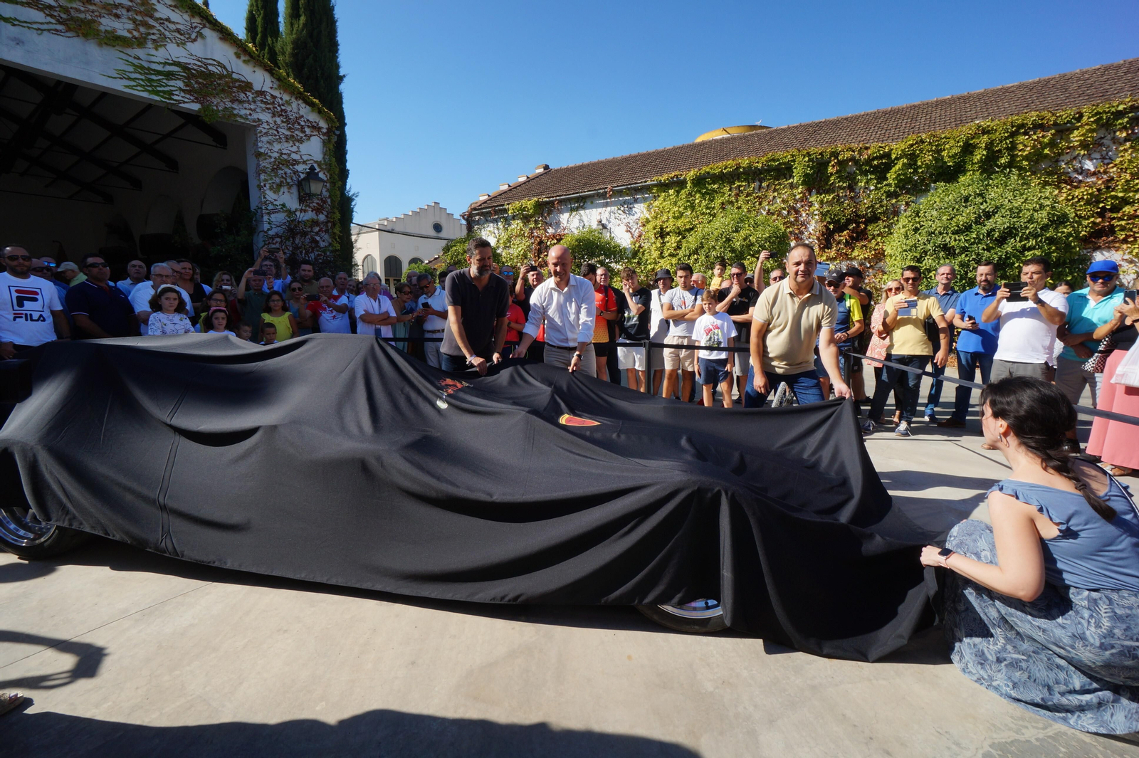 La presentación en sociedad del Fórmula 1 construido por un agricultor de Montilla, en imágenes