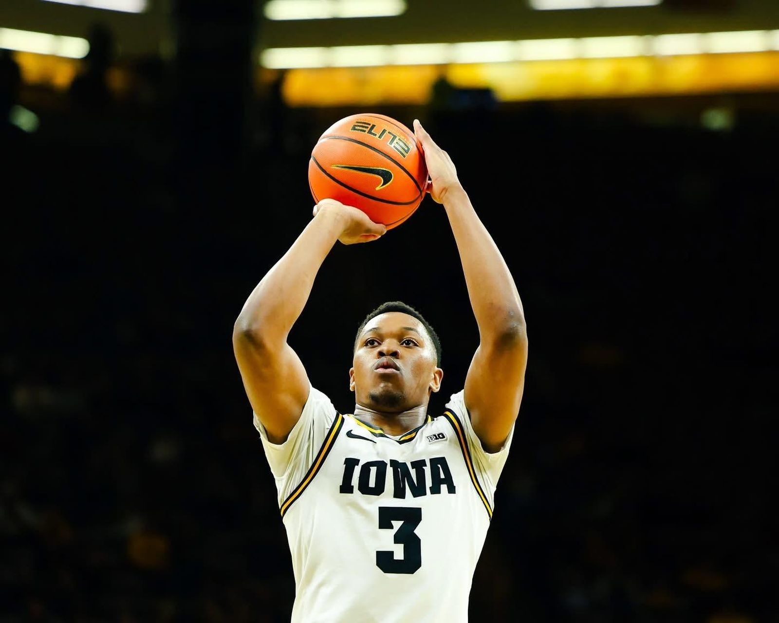 NCAA: Álvaro Folgueiras brilla para despedir el 2025