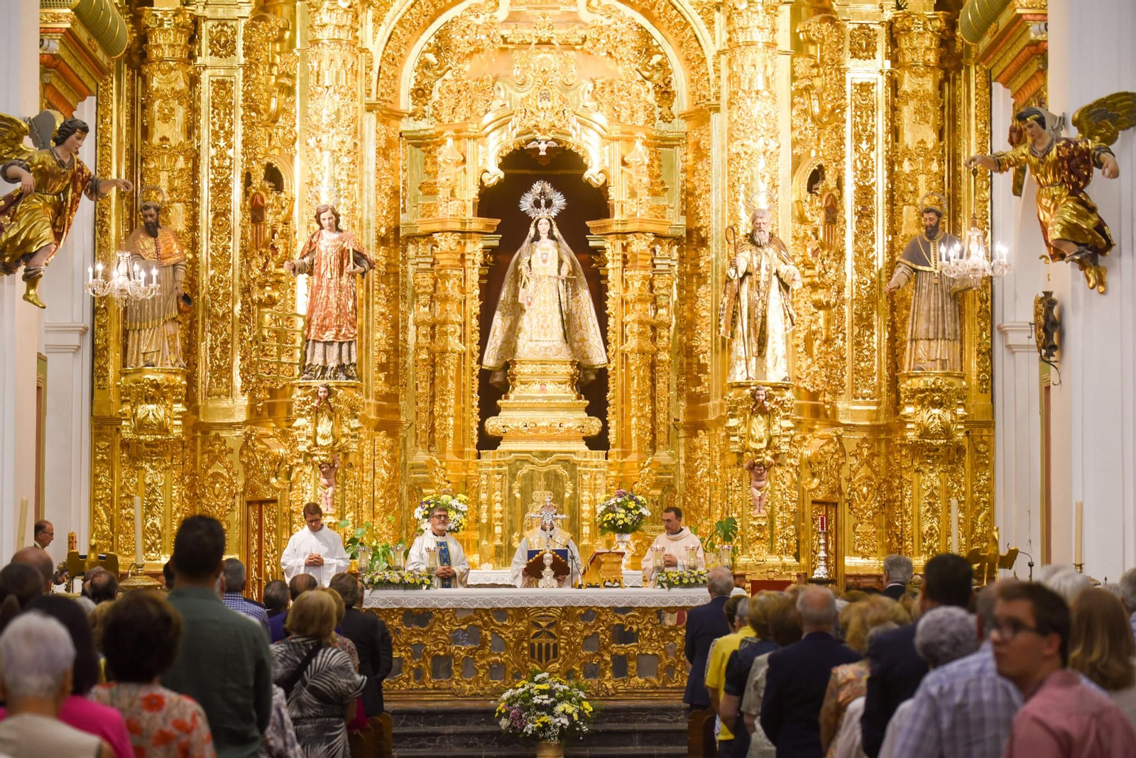 Eucaristía en la iglesia de la Merced tras la bendición del retablo, ya recuperado.