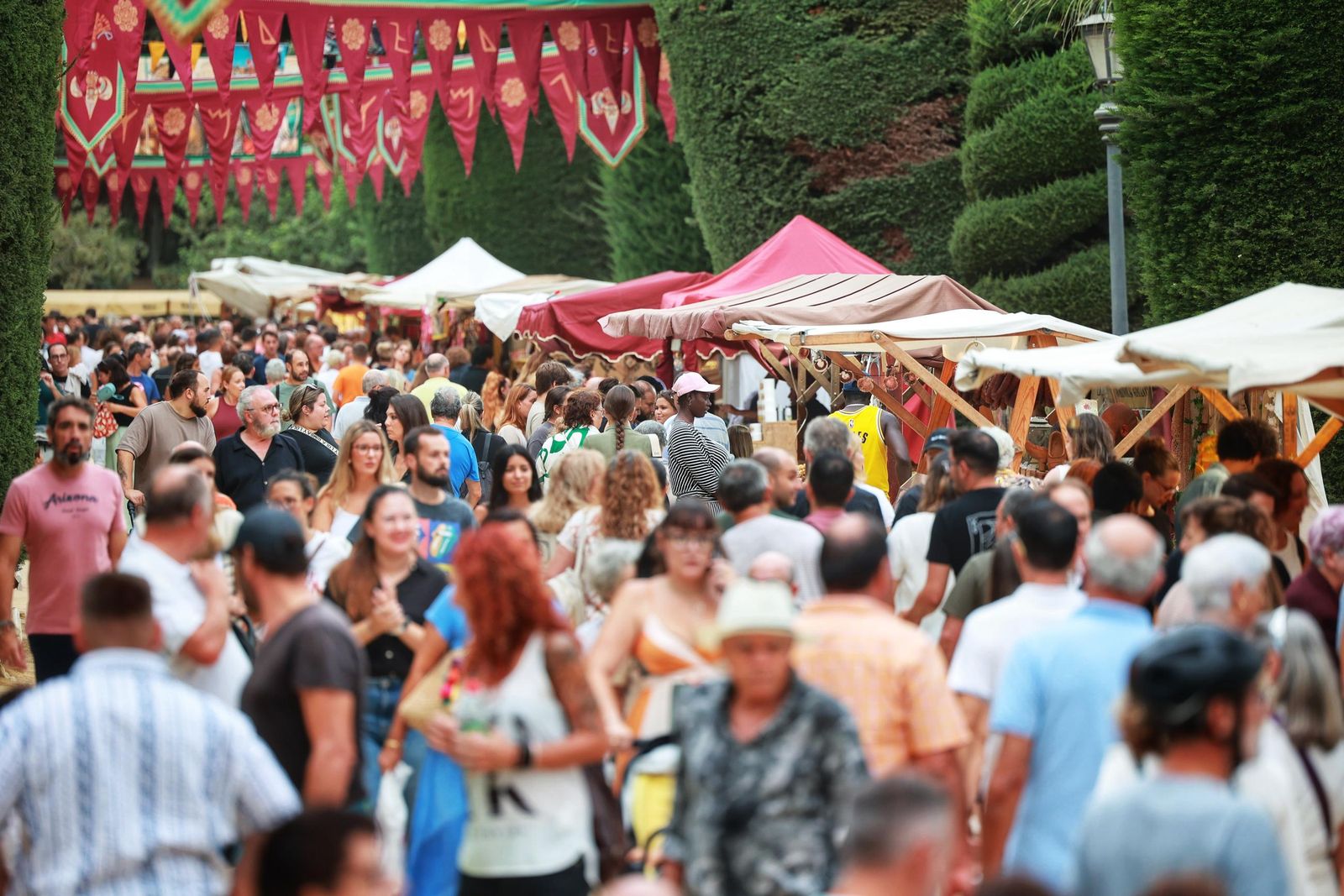 Imágenes del Mercado Fenicio del Parque Genovés de Cádiz