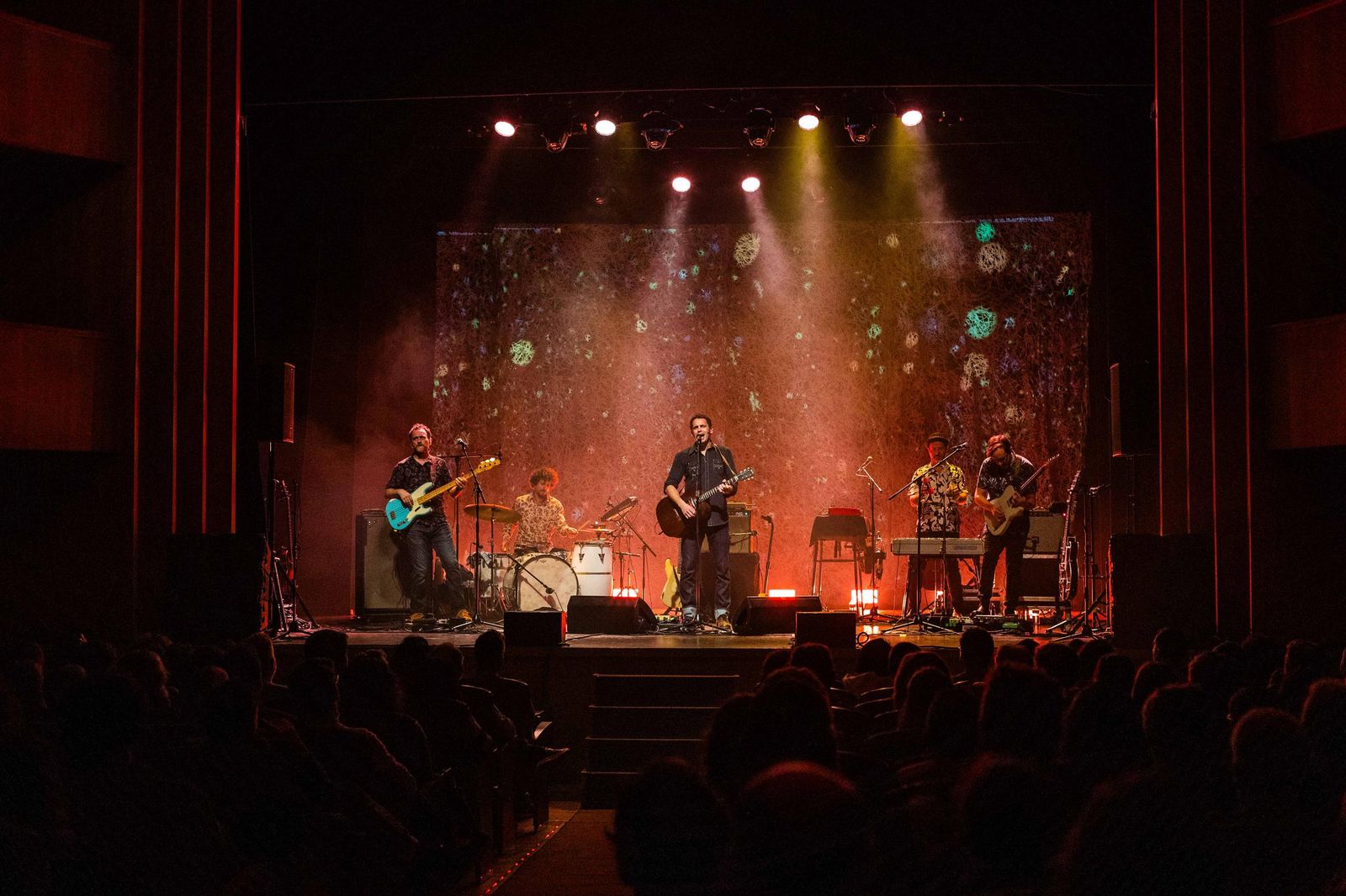 Espectacular concierto de Depedro en el Teatro de las Cortes de San Fernando
