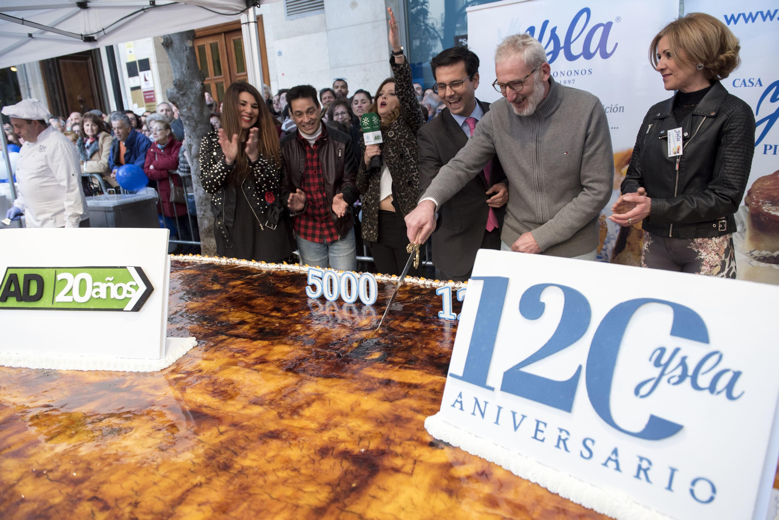 Las imágenes de la tarta de piononos más grande del mundo