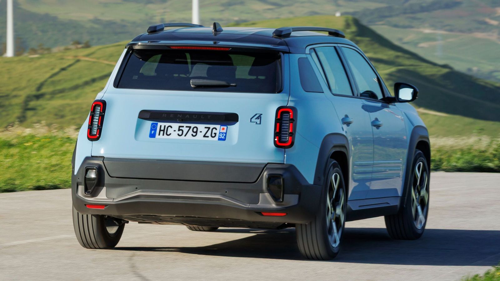 Dos motores de distinta potencia, cada uno con una única opción de batería, configuran la gama del Renault 4 E-Tech junto con tres niveles de equipamiento.