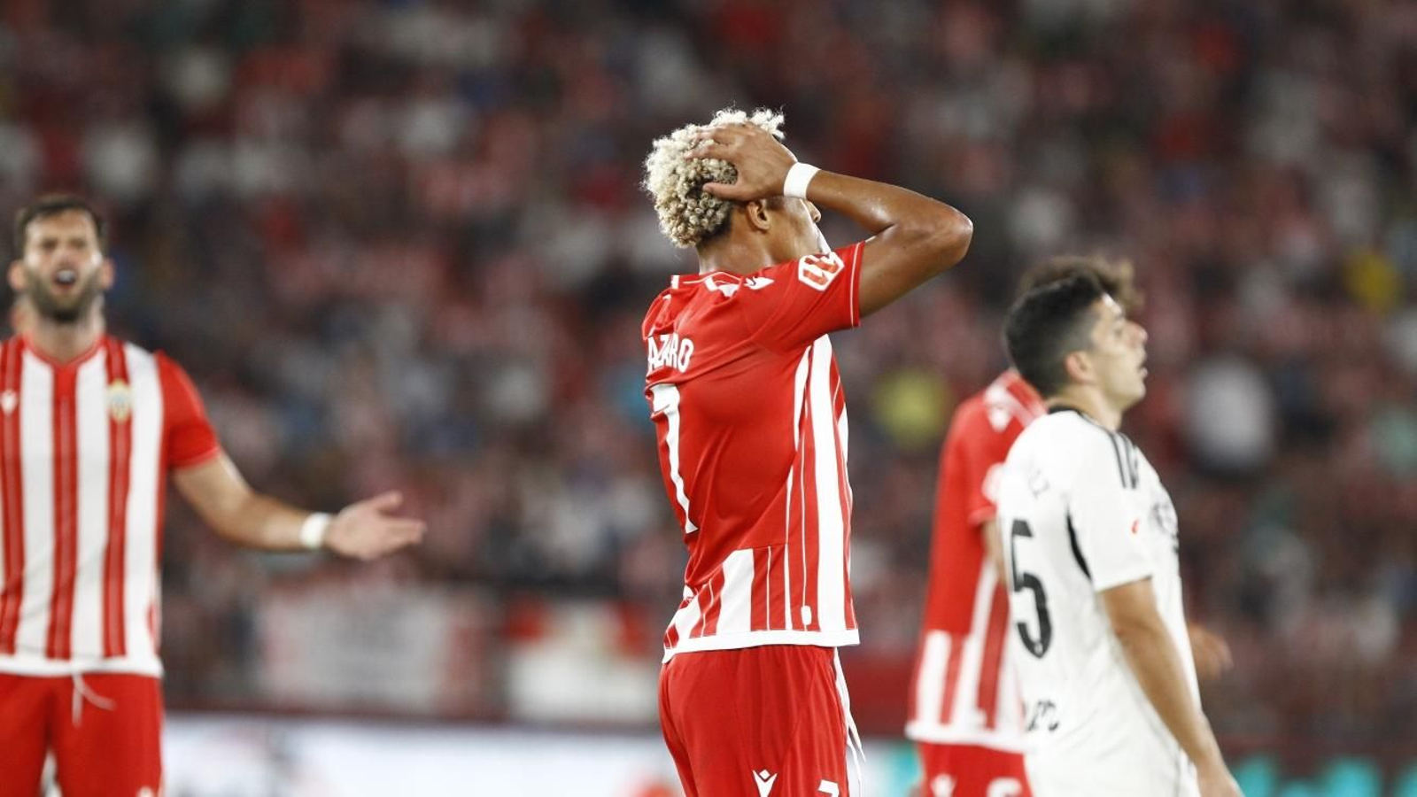Lázaro Vinícius se lamenta en el duelo ante los manchegos.