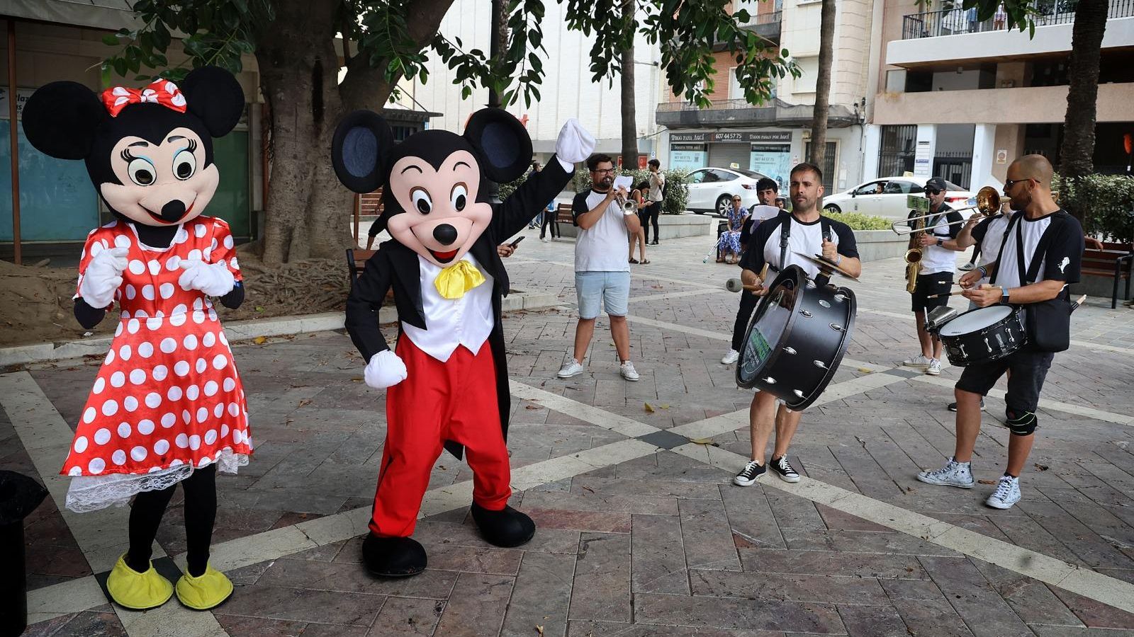 Acto de inauguración de 'Las mañanas colombinas' en Huelva este lunes.