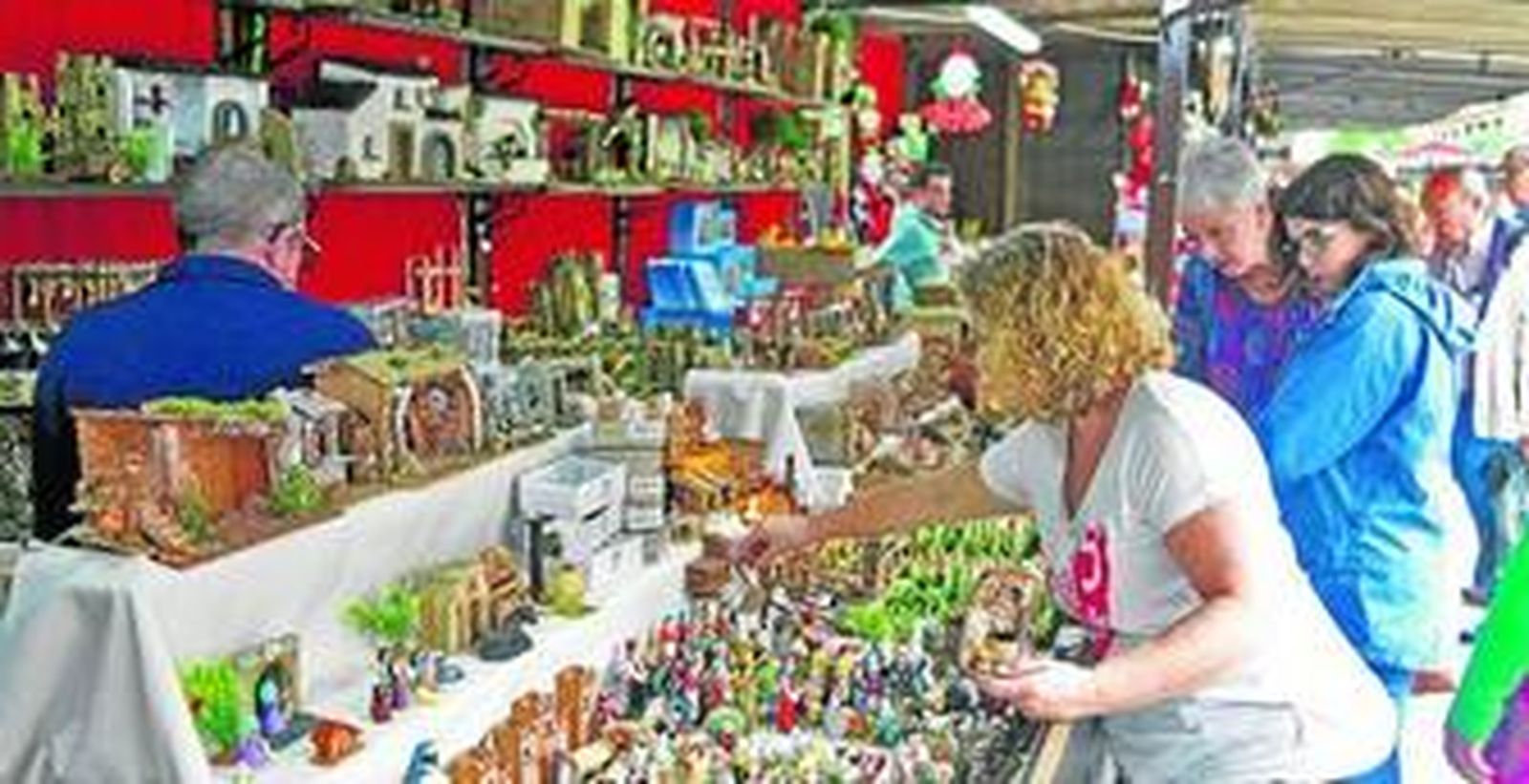 Uno de los puestos que vende figuras para los belenes.