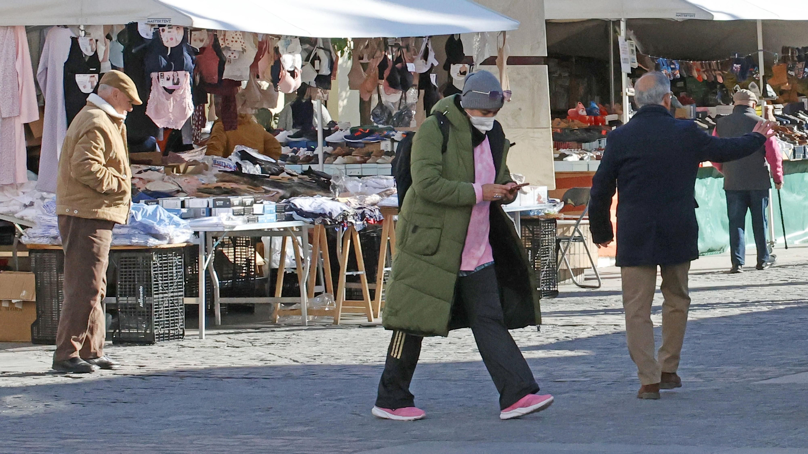 La ropa de abrigo es fundamental para protegerse del frío.
